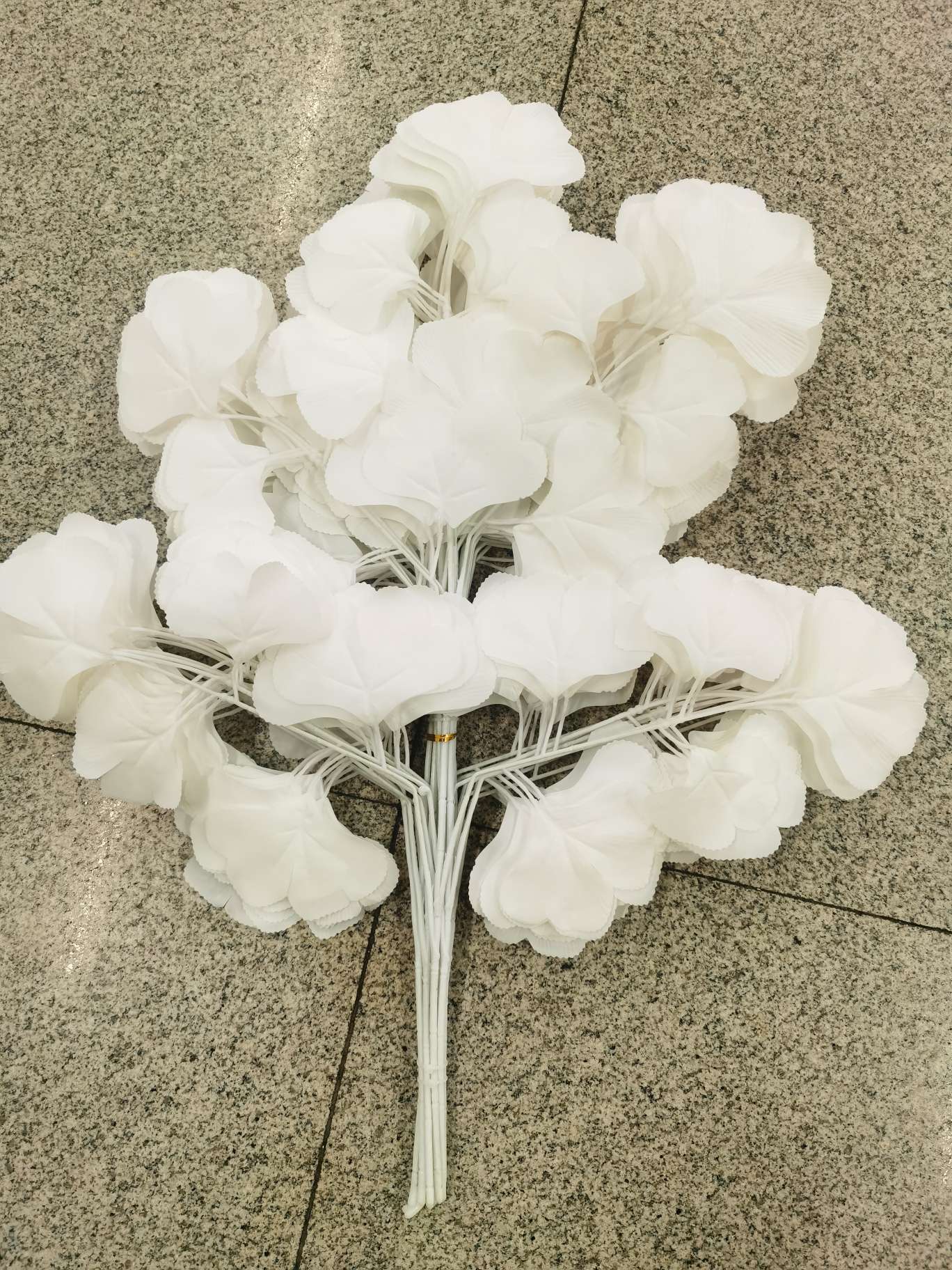 Five-pronged white Ginkgo, an excellent artificial plant decoration details Picture