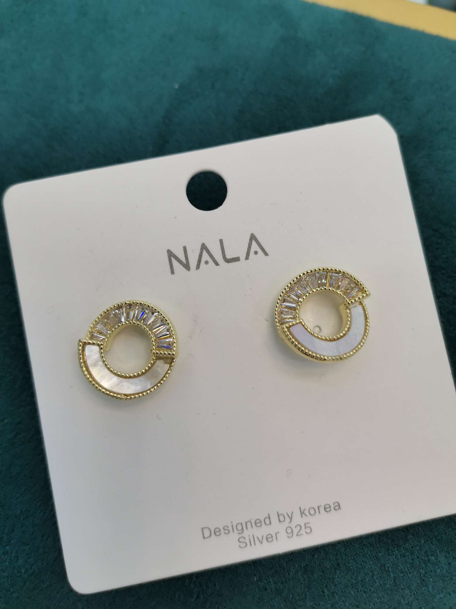 Korean natural pearl stud earrings thumbnail