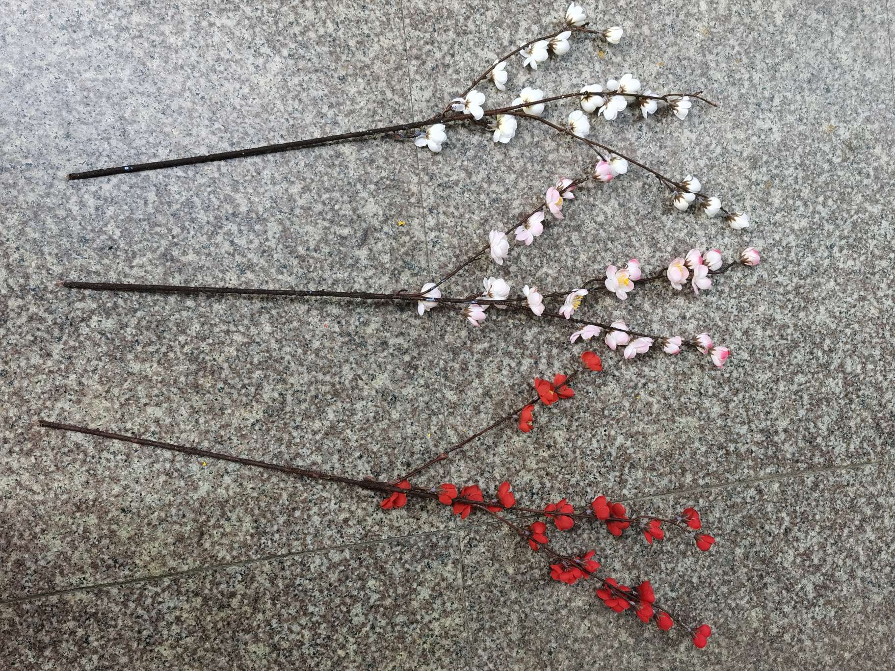 Short rose branches, an excellent choice for artificial plant decoration Specification image