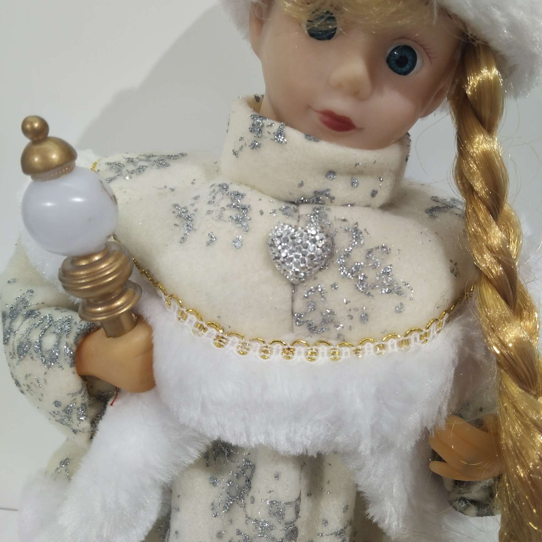 Manufacturers new genuine 12 inch Christmas Russian female Christmas gifts wholesale Item Picture