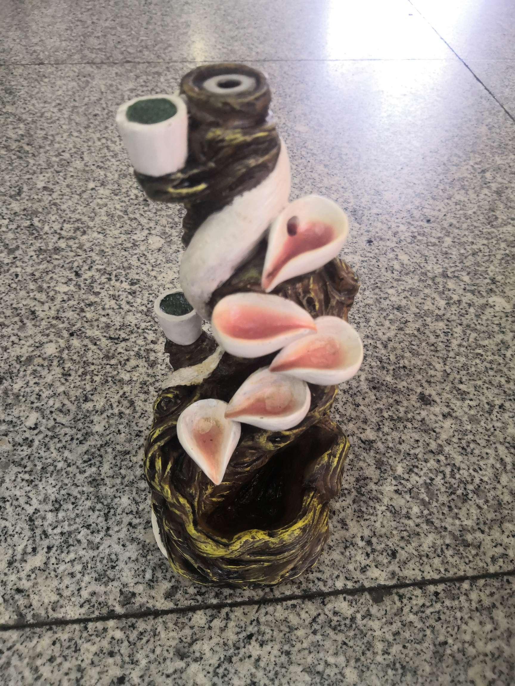 Cross-boundary incense burners designed to resemble landscapes and bonsai thumbnail