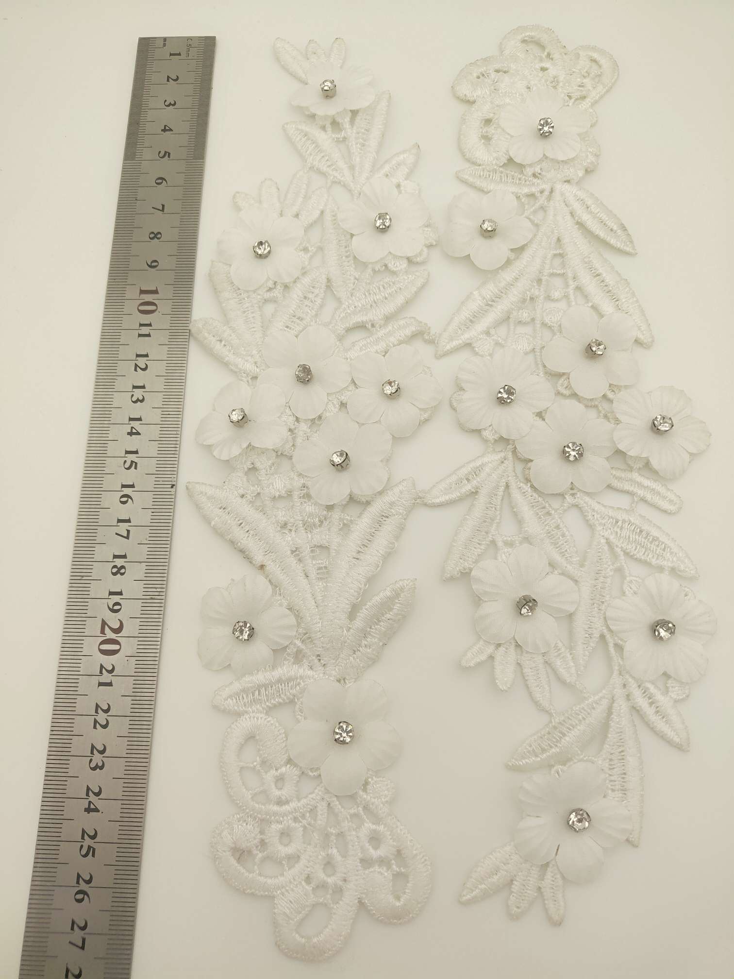 Polyester-polyester double-flower hand-stitched beaded flower clothing accessories, DIY collar flower wedding dress decoration 1-11 Application Scenario