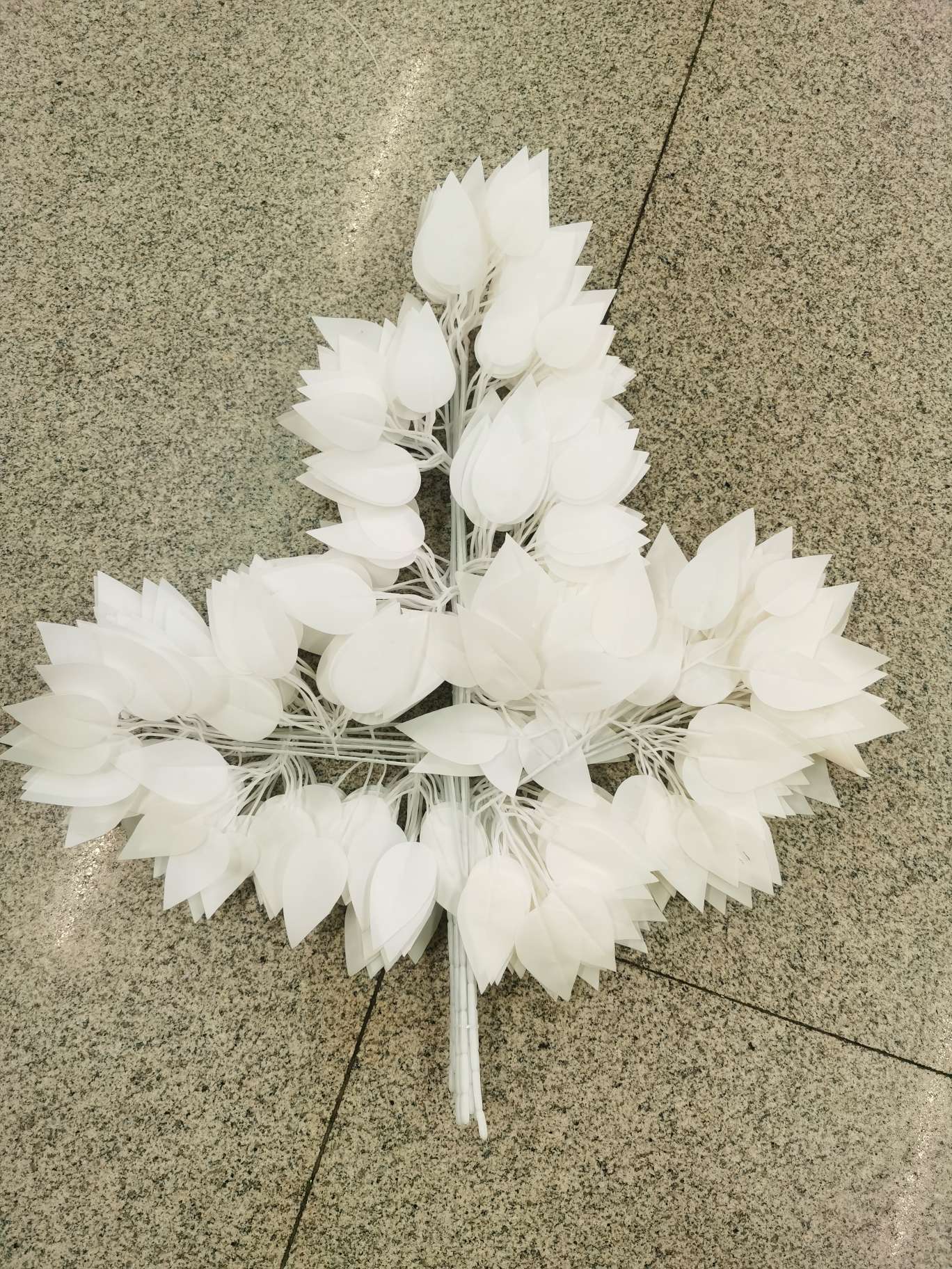 White banyan tree branches, an excellent decorative artificial plant details Picture