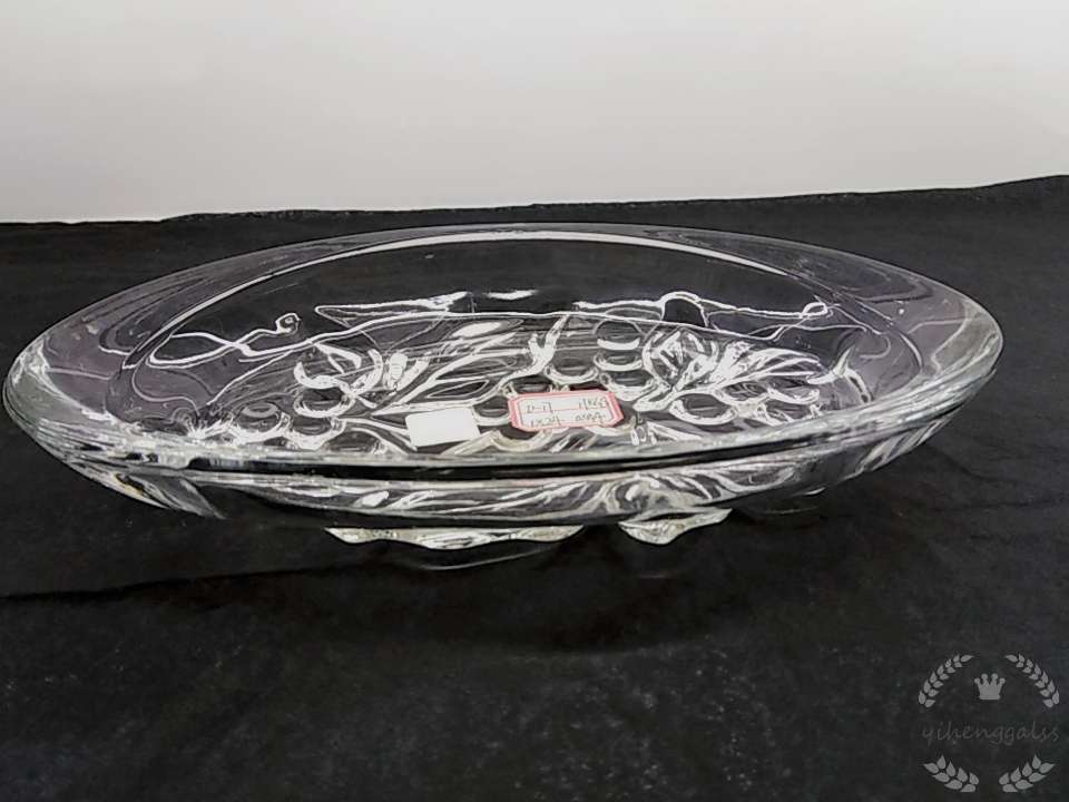 Factory direct sale of lead-free glass fish-shaped grape flower and fruit platter D17 Application Scenario