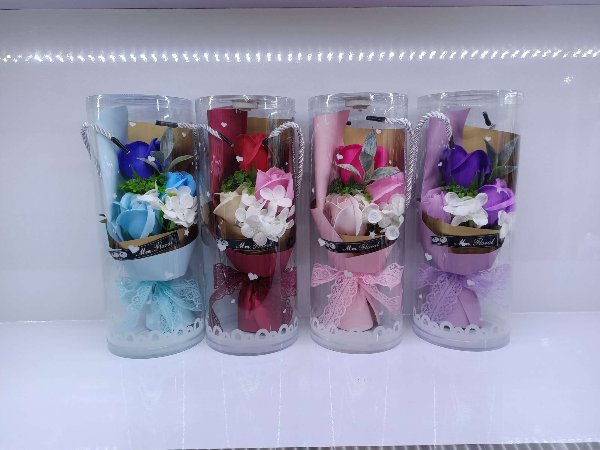 Round box 3 bouquets thumbnail