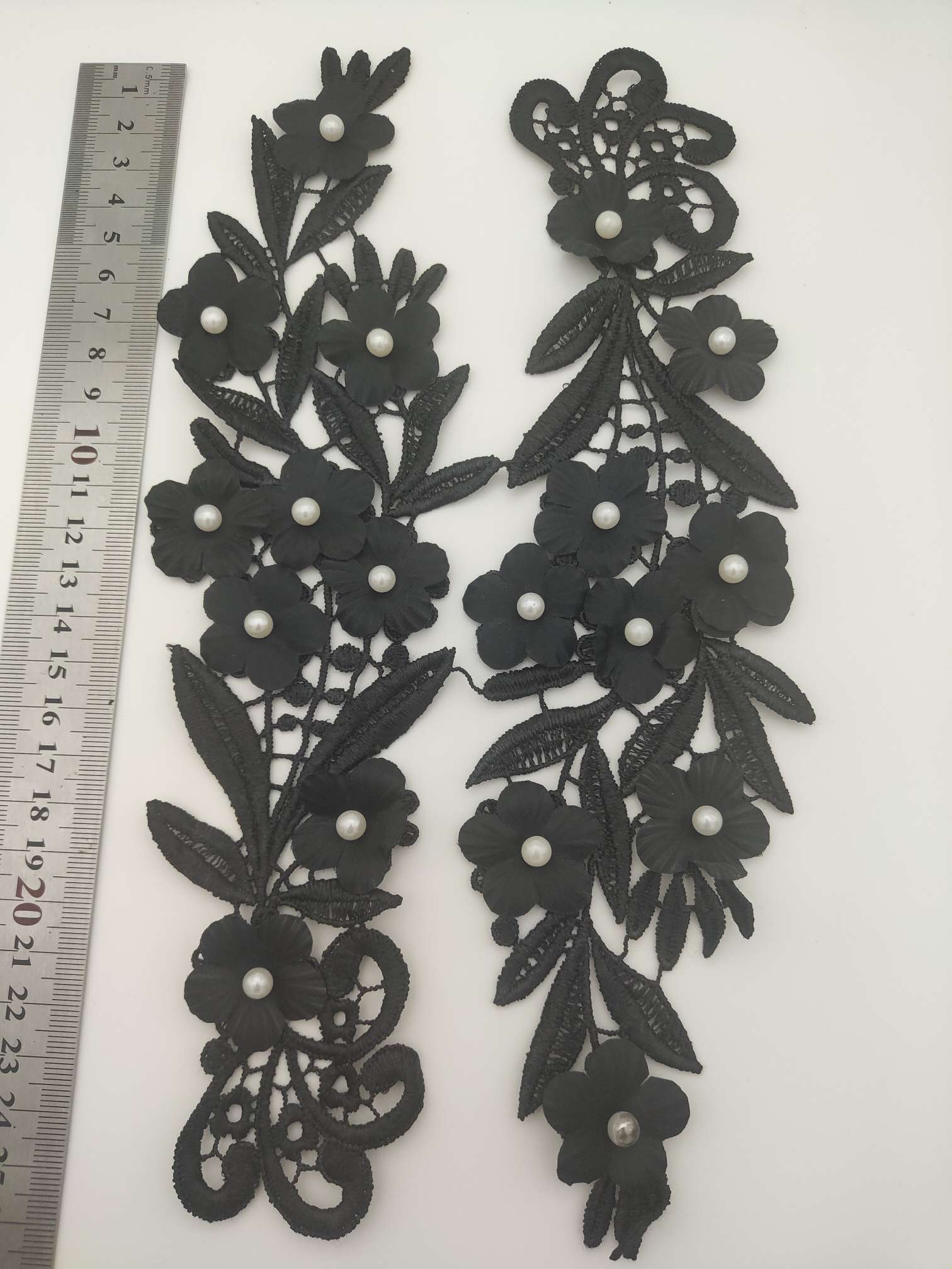 Polyester-polyester double-flower hand-stitched beaded flower clothing accessories, DIY collar flower wedding dress decoration 1-12 Application Scenario