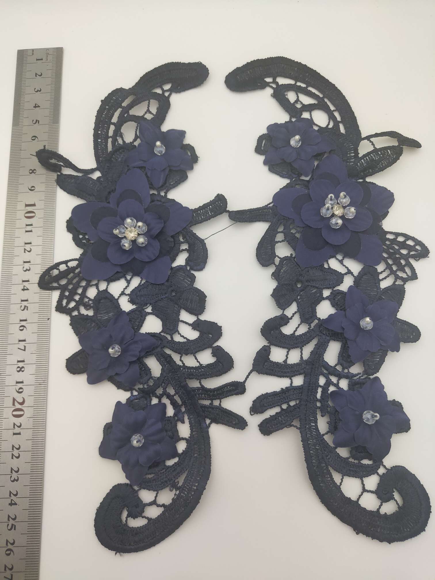 Polyester-polyester double-flower hand-stitched beaded flower clothing accessories, DIY collar flower wedding dress decoration 1-14 Application Scenario
