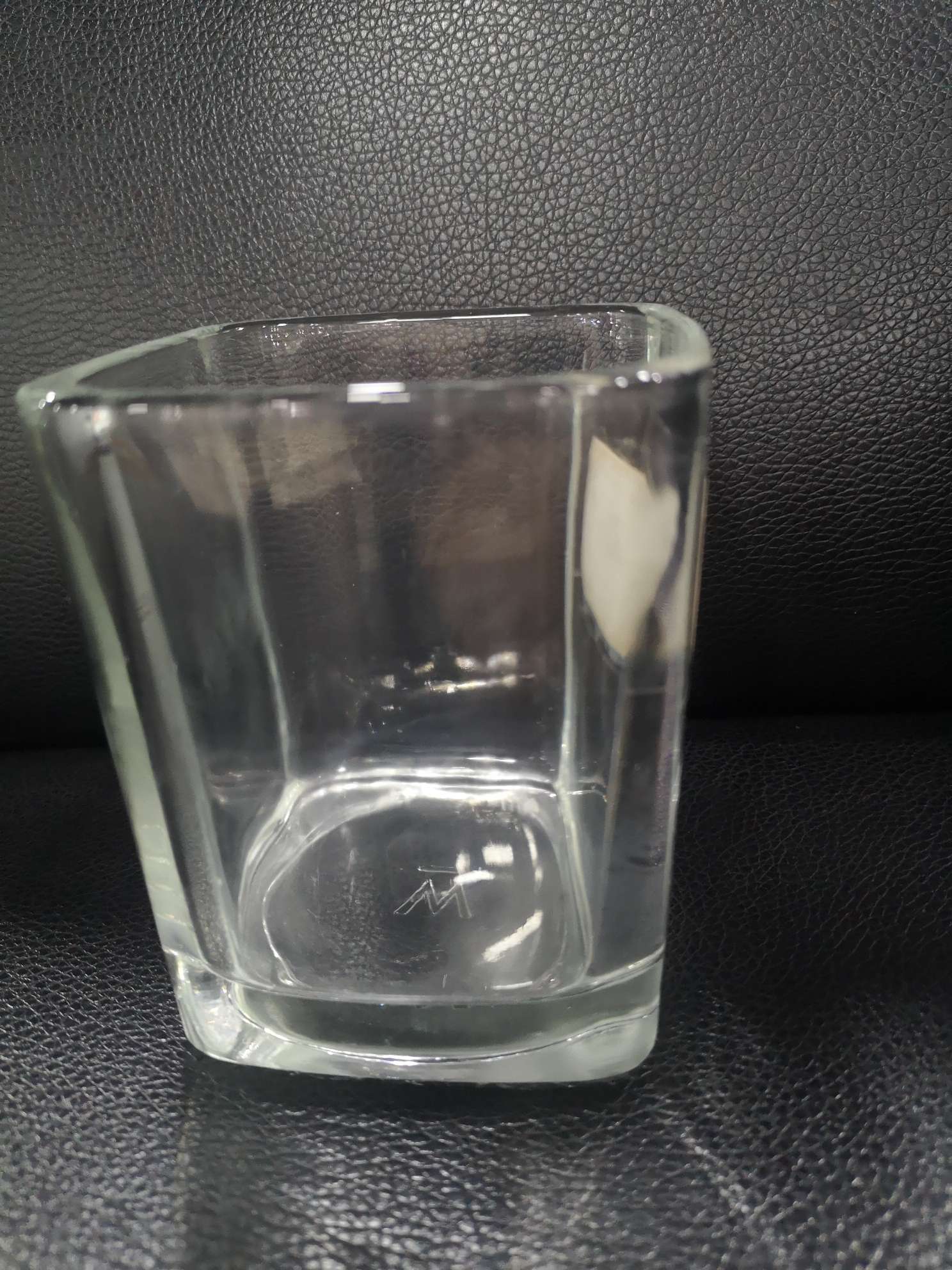 闪圆外方杯