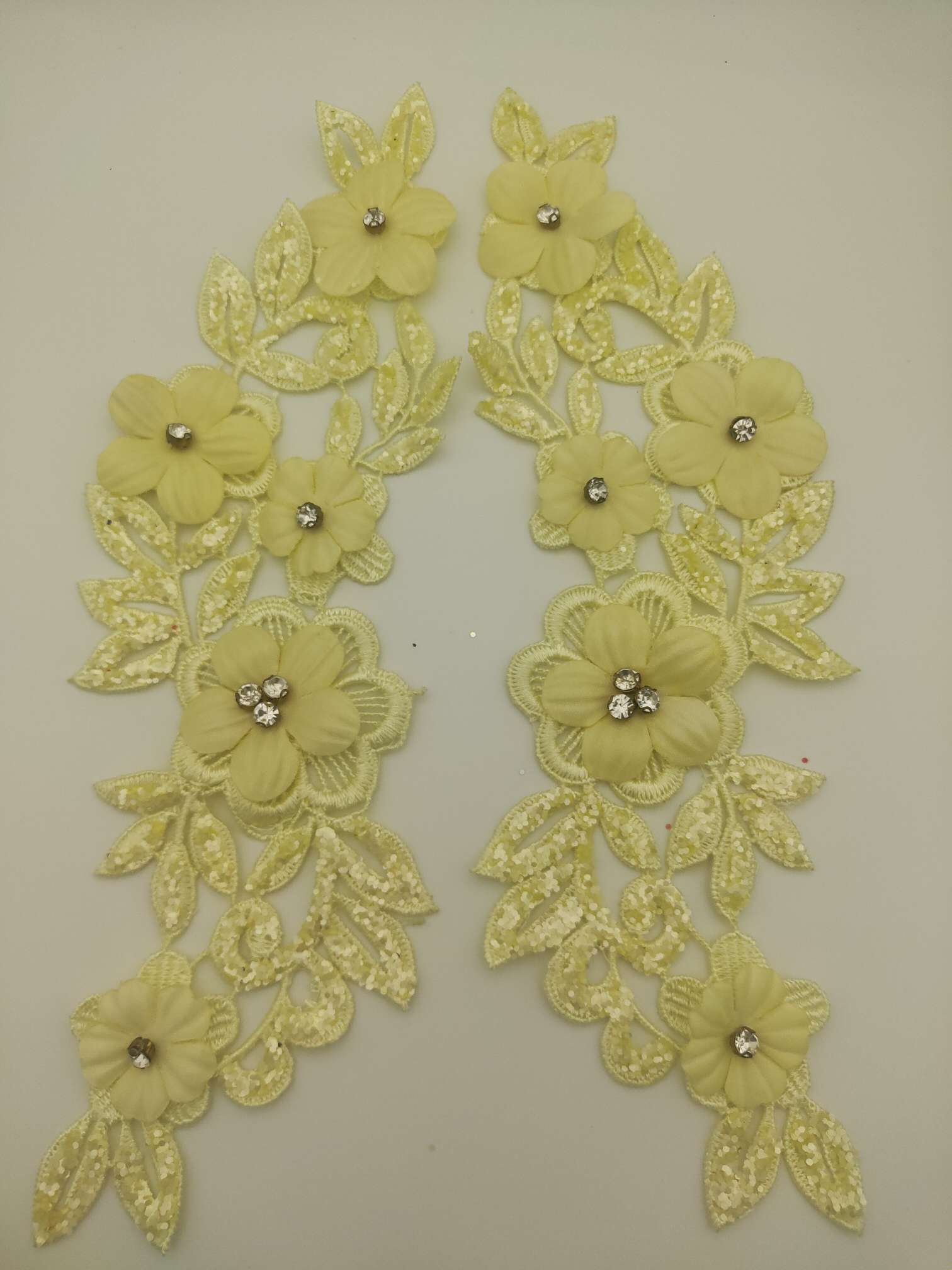 Polyester light double-flower hand-stitched beaded flower clothing accessories, DIY flower pasting, powder spraying, gold powder collar flower wedding dress and evening gown decoration 1-19 details Picture