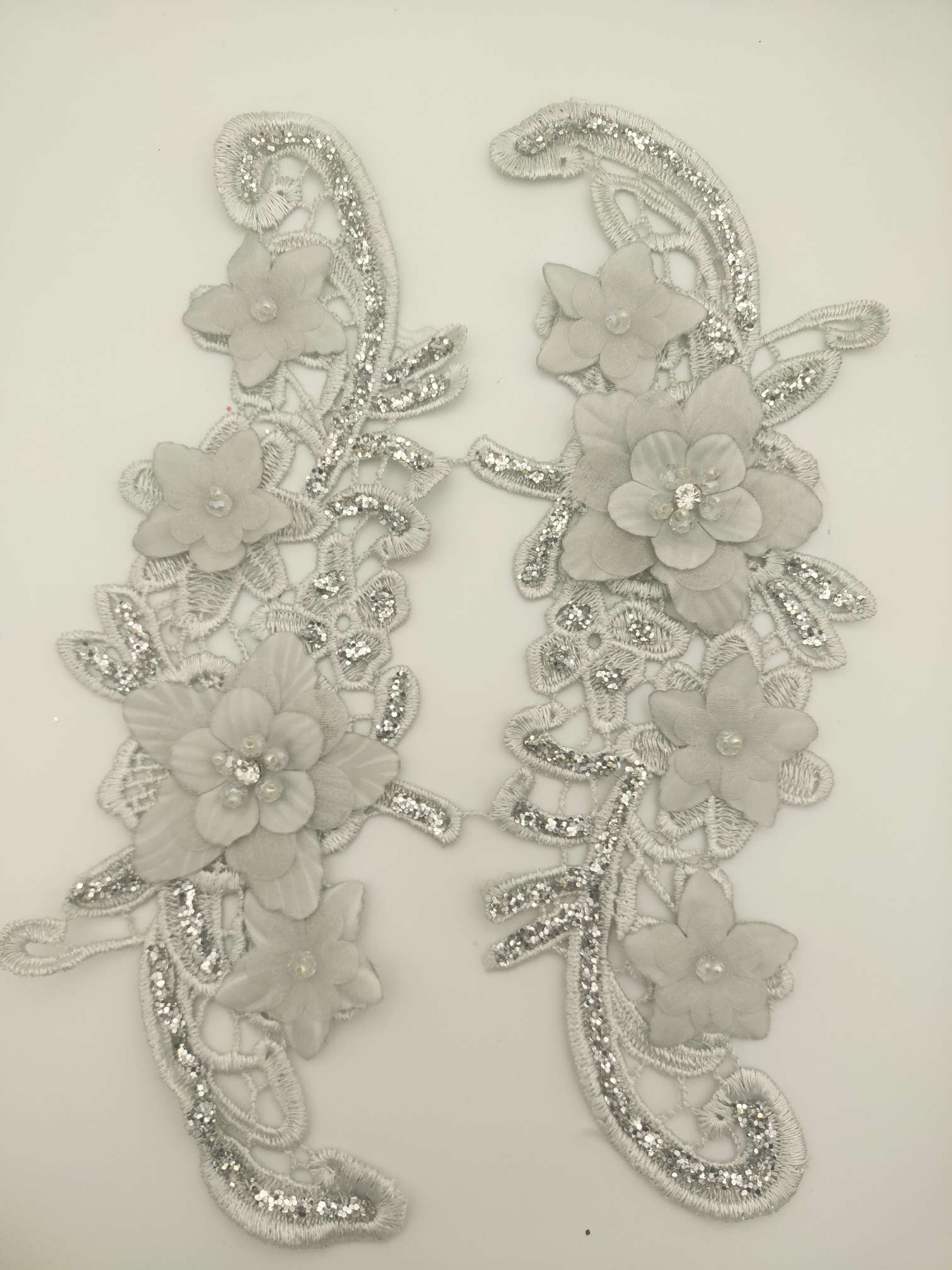 Polyester double-flower hand-stitched beaded flower clothing accessories, DIY decal and powder sprinkling, gold powder collar flower wedding dress and evening gown decoration 1-20 Item Picture