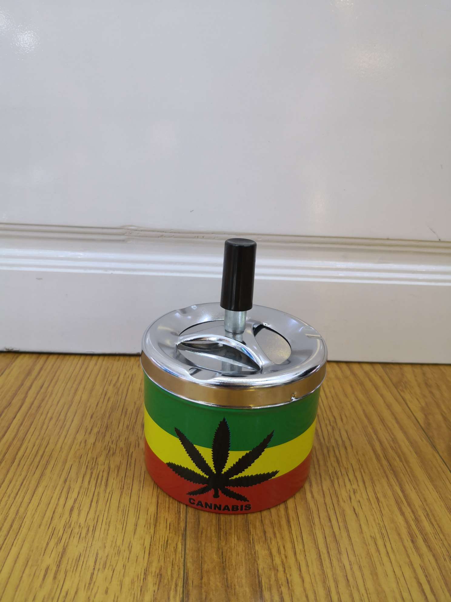 9号旋转烟缸 60款现货图案 可以提供订做 尺寸 9*7.5cm 一件120个起拿