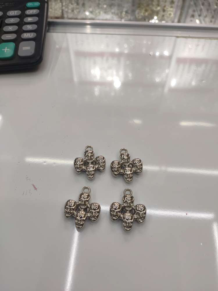 Skull H765 ca. 30 MM, 25 MM wide, 8 MM thick and 3 MM aperture, CCB material platinum electroplating thumbnail
