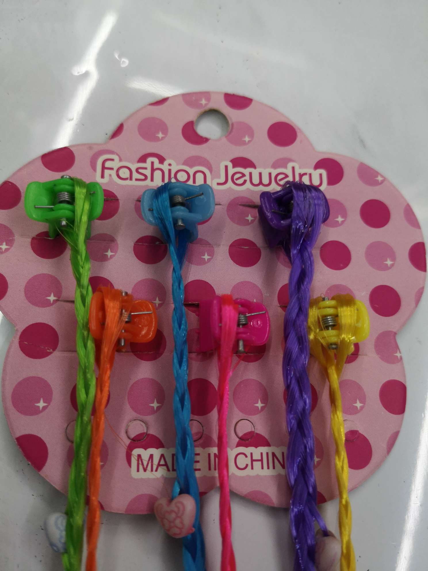 30Cm Color Claw Clip With Strange Hand Clip Twist Braid Set With Colored Heart-Shaped Beads Application Scenario