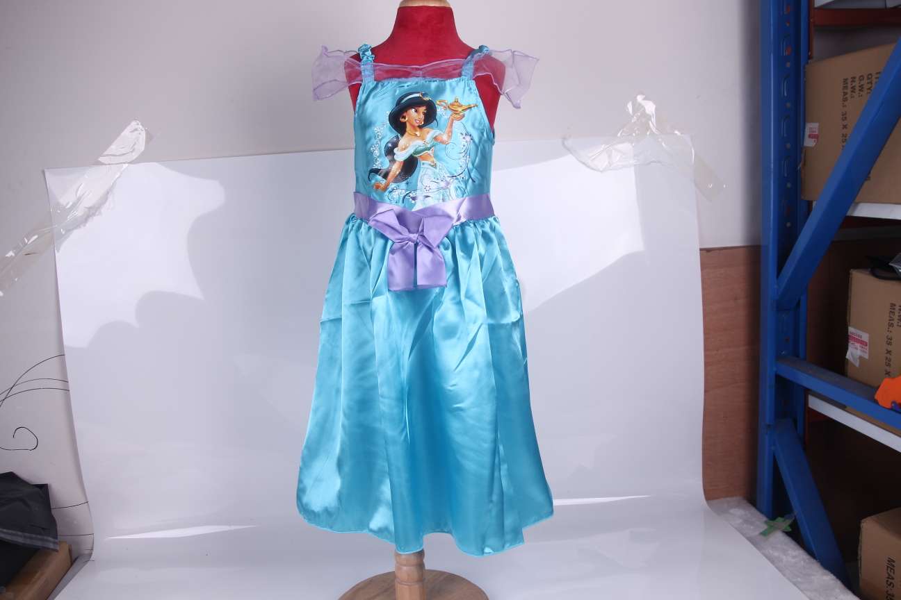 童表演服实物图