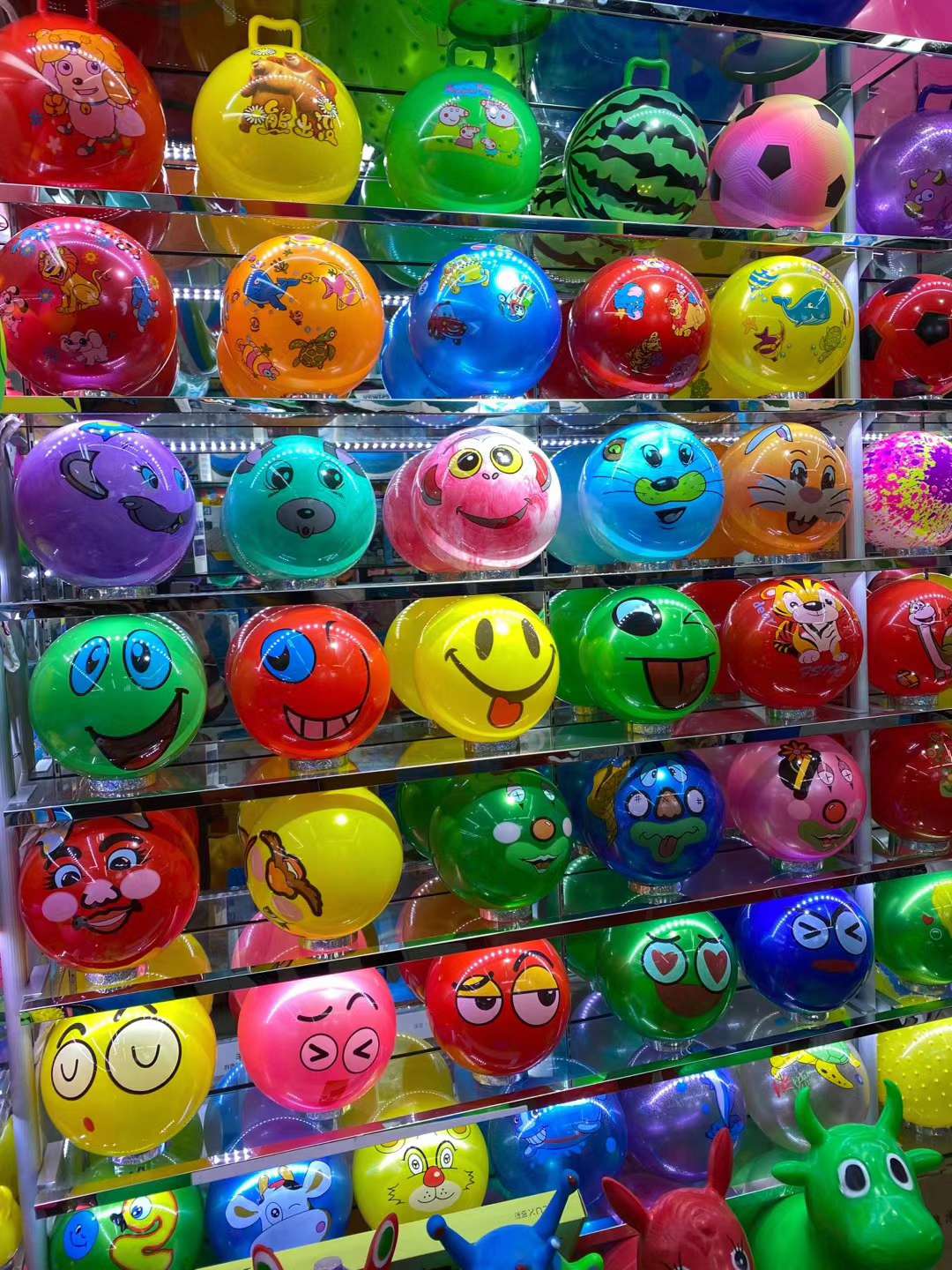 60克加厚的贴标球贴卡通标 数字标各种卡通人物PVC弹力卡通图案混花球