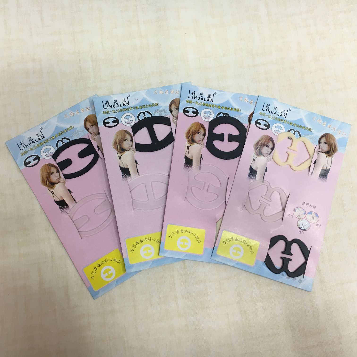 Non-slip clasp of bra shoulder strap is fitted with four types of non-slip clasp for each of three clips thumbnail