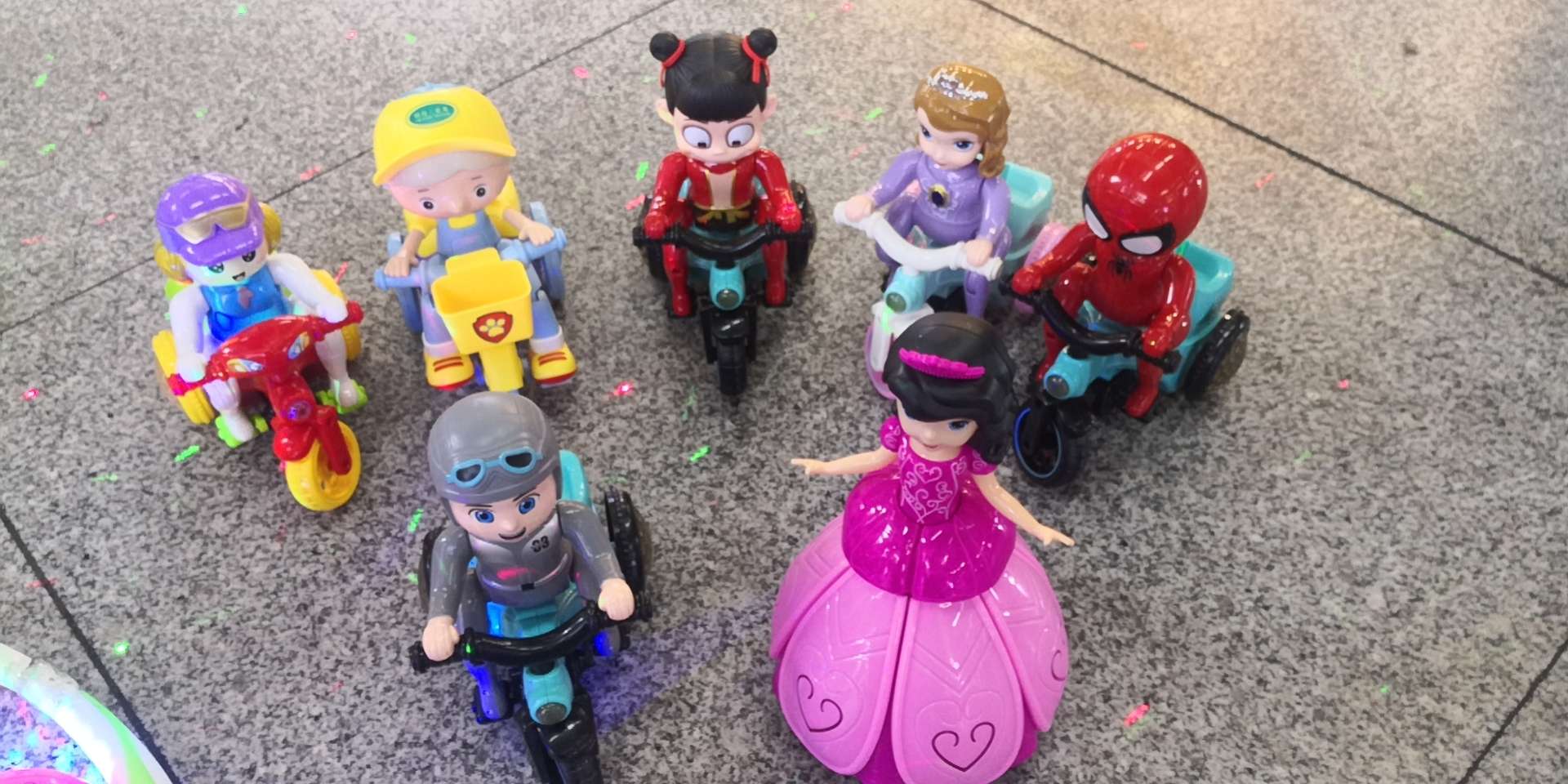 抖音电动旋转儿童特技三轮车玩具宝宝婴儿男女孩0-1-2岁炫舞音乐