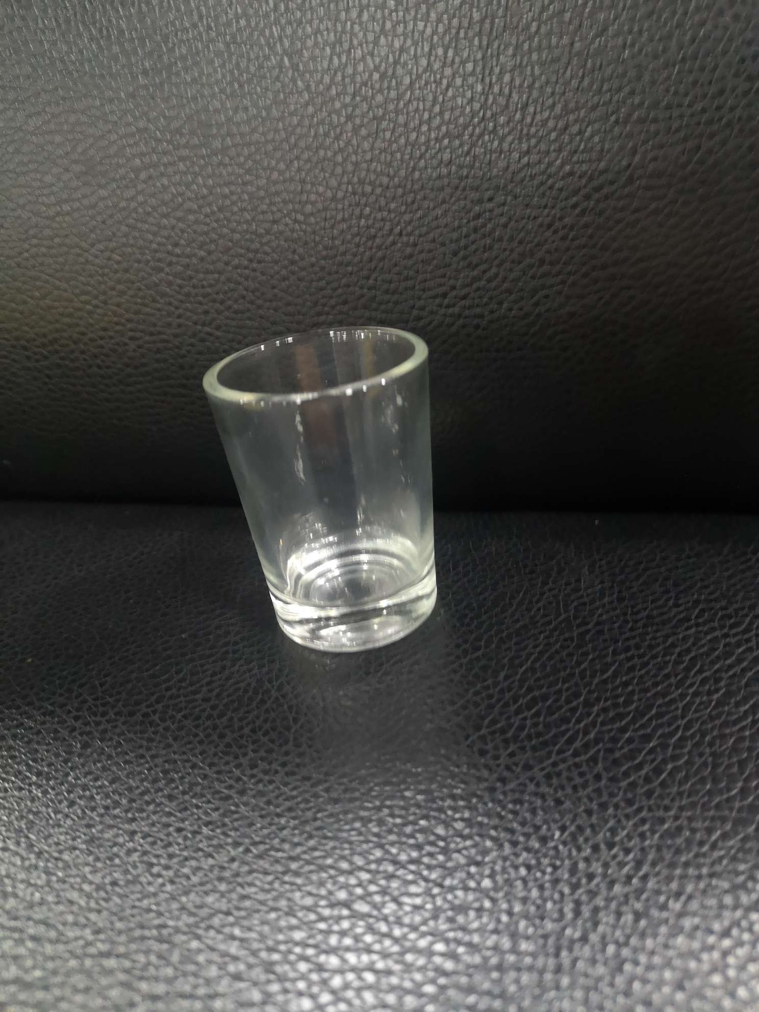 小小白酒杯