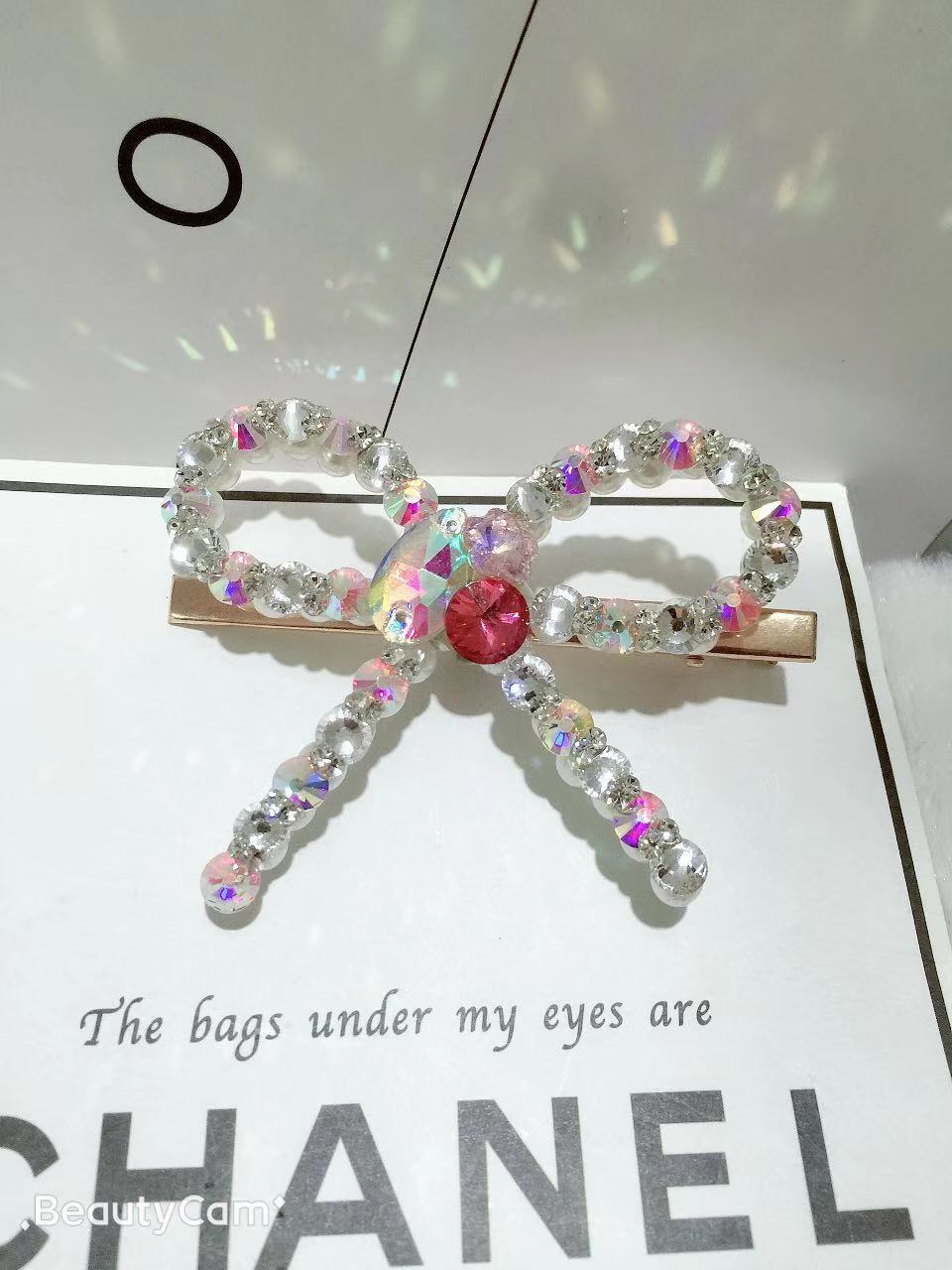Butterfly Flower jewelry with a pressed bow and dot diamond details Picture