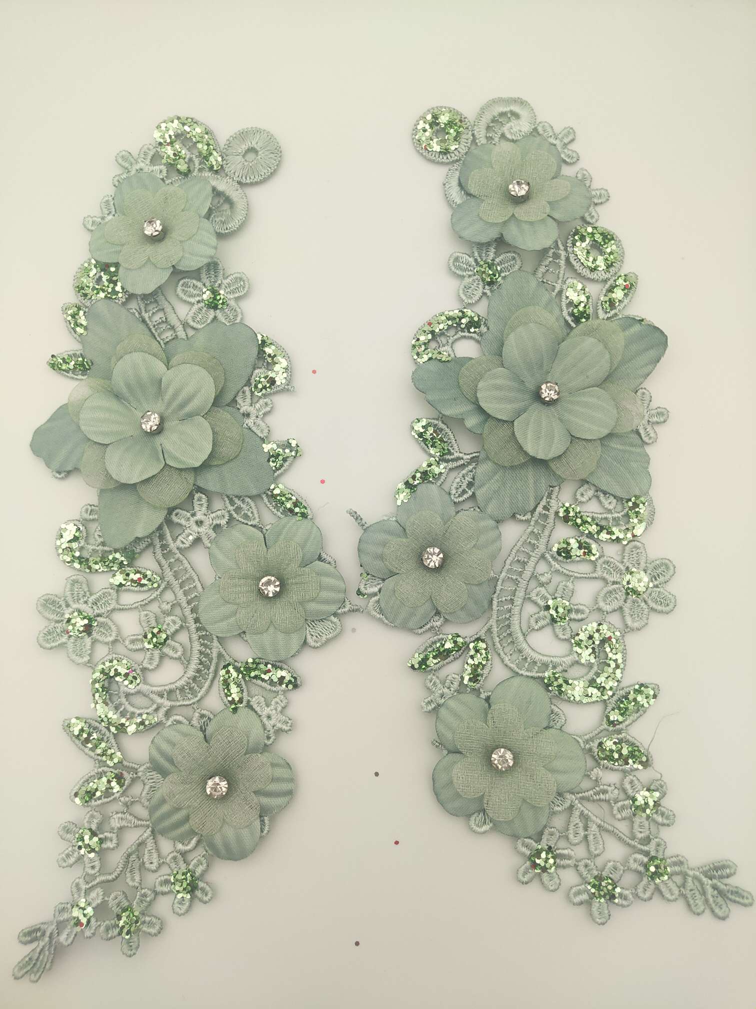 DIY powder coating for hand-stitched beaded flower clothing accessories, gold powder collar flower wedding dress decoration 1-18 Application Scenario