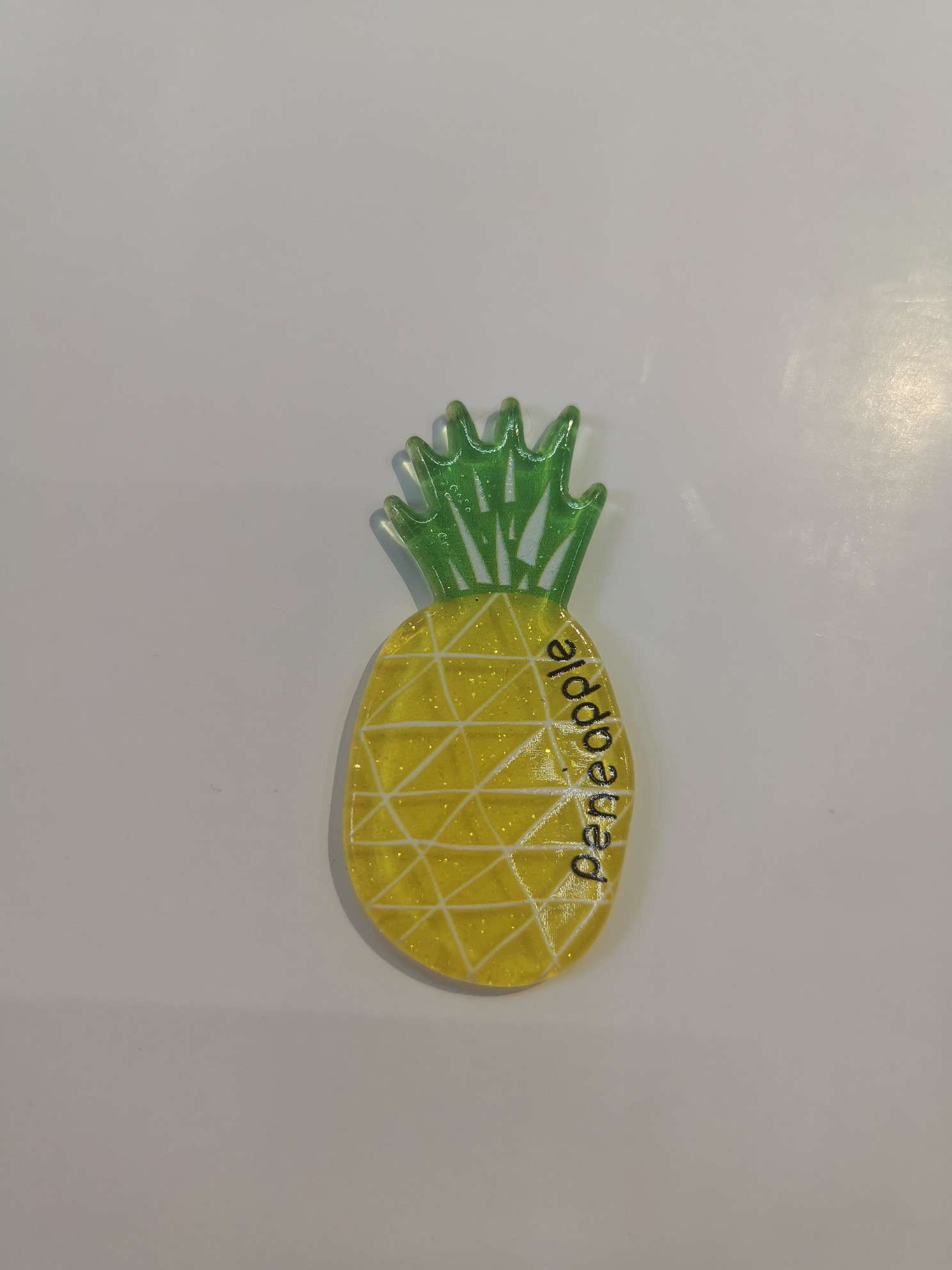 The popular acrylic jewelry accessory pineapple on the Internet details Picture