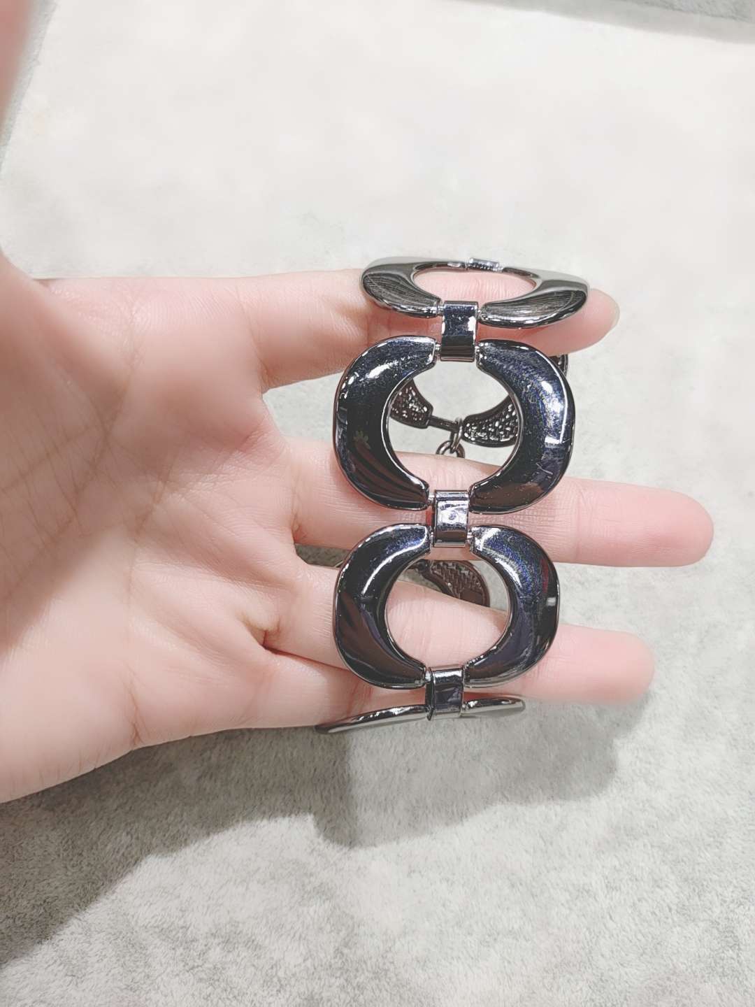Alloy bracelet European and American fashion niche simple design personality watch with soft chain magnet hand jewelry thumbnail