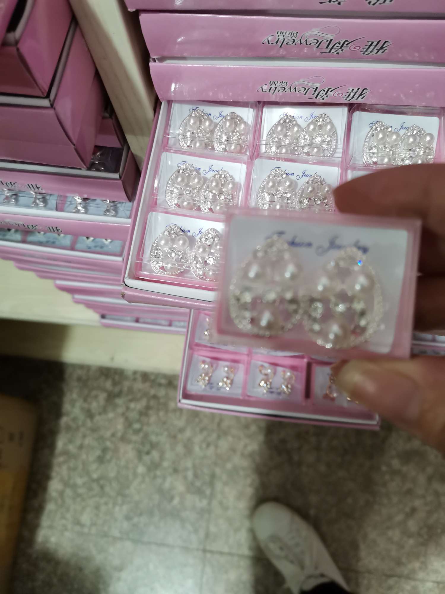 Elegant ear clip details Picture