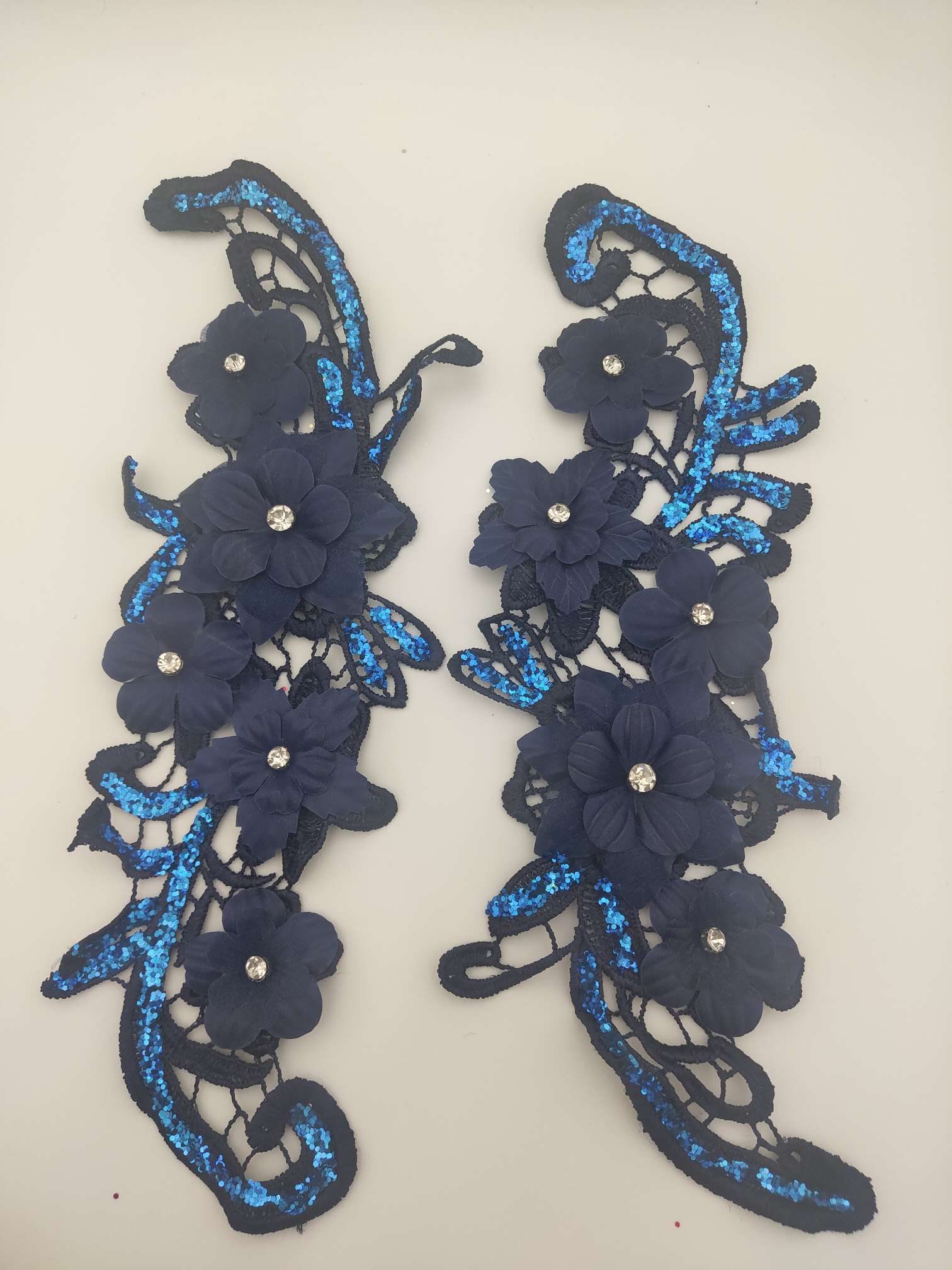 Polyester double-flower hand-stitched beaded flower clothing accessories, DIY decal and powder sprinkling, gold powder collar flower wedding dress and evening gown decoration 1-20 details Picture