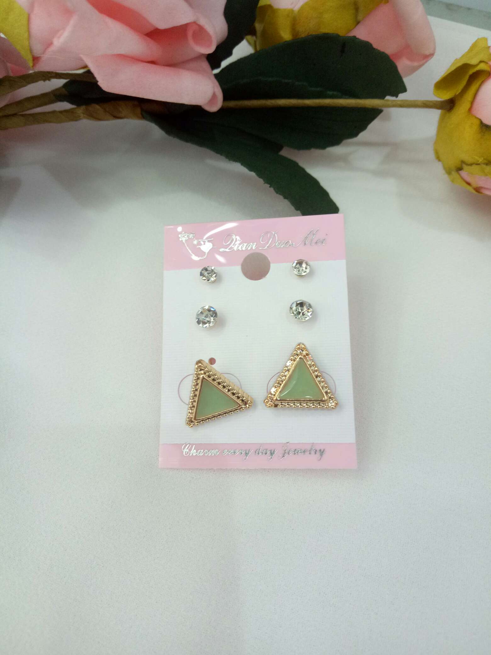 Triangular Korean Version Of Fashion Exquisite Small Earrings Stall Two Yuan Shop Gift Supply Specification drawing