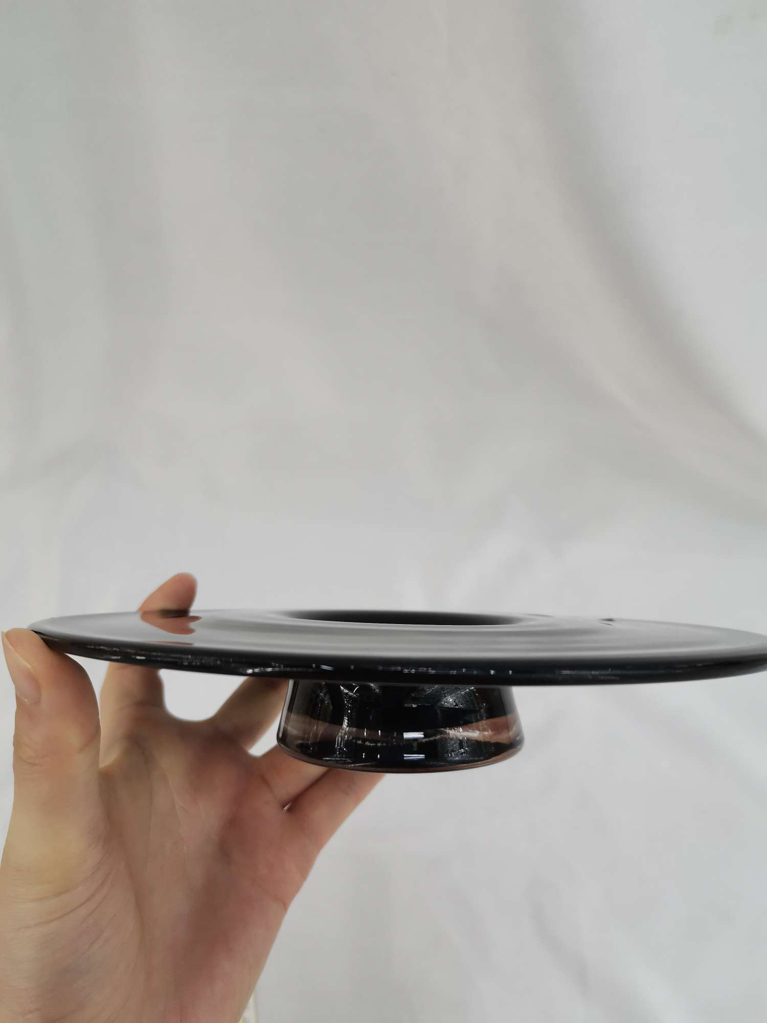 Black glass candlestick in the shape of a straw hat Specification image