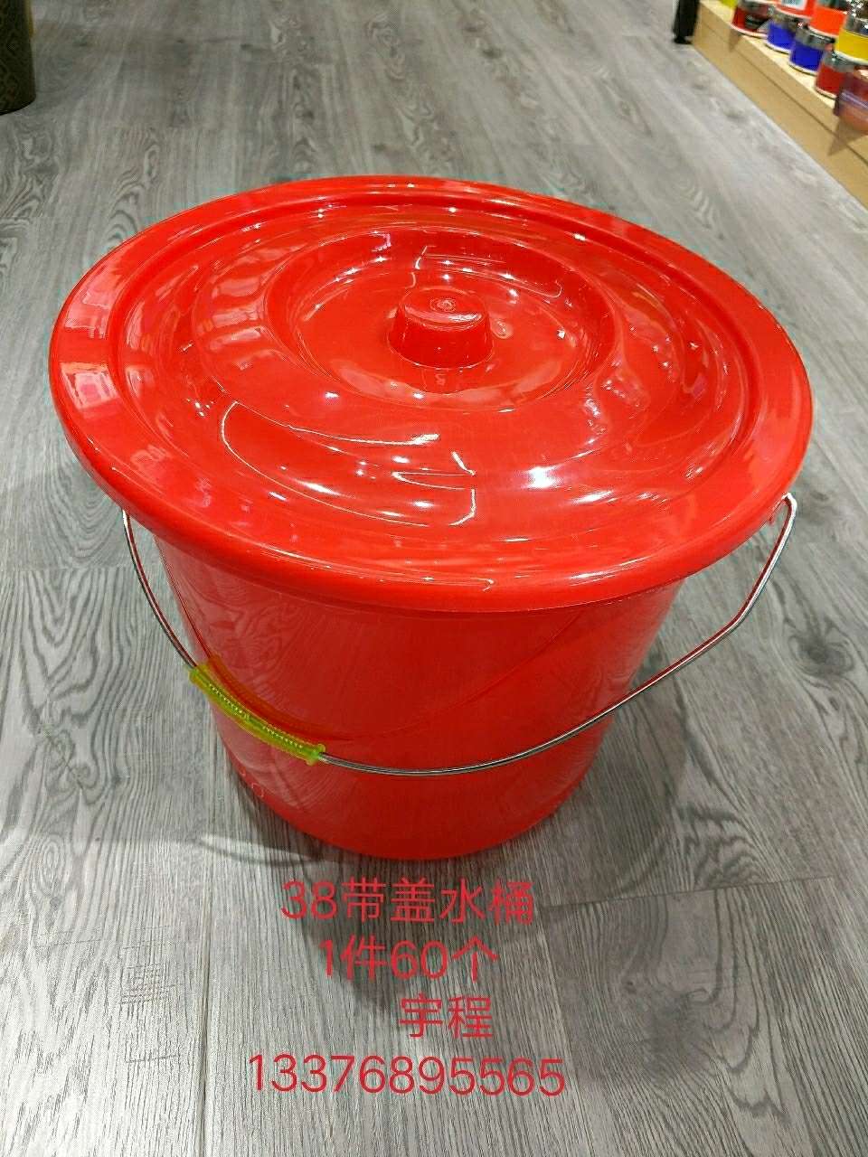 38#带盖水桶产品图