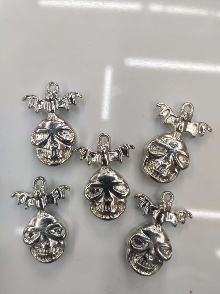 Skull H792, ca. 32MM long, 23MM wide, 8 MM thick, and 2MM aperture thumbnail