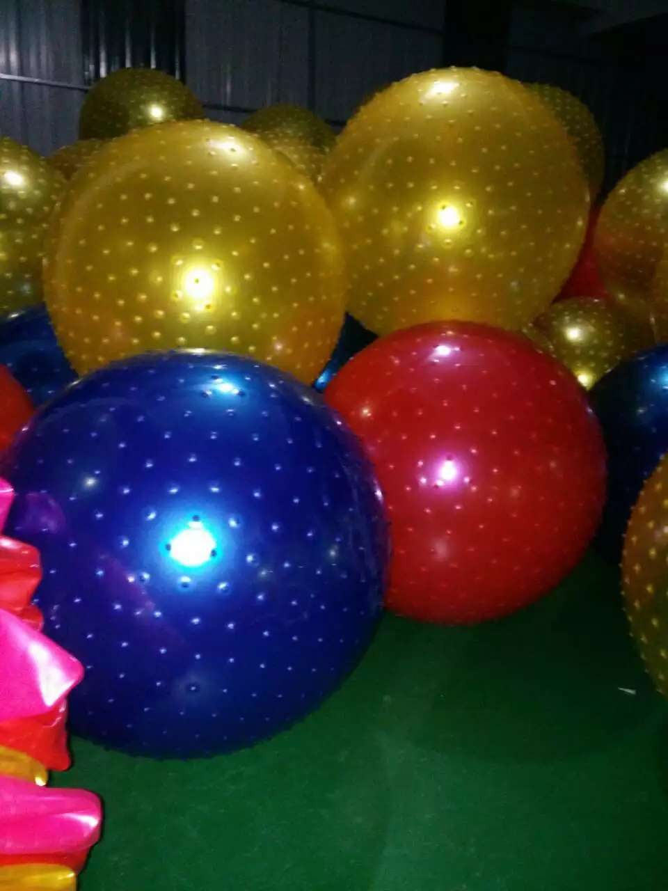 普拉提加厚健身球瑜伽球75厘米莹光按摩瑜伽球详情图6