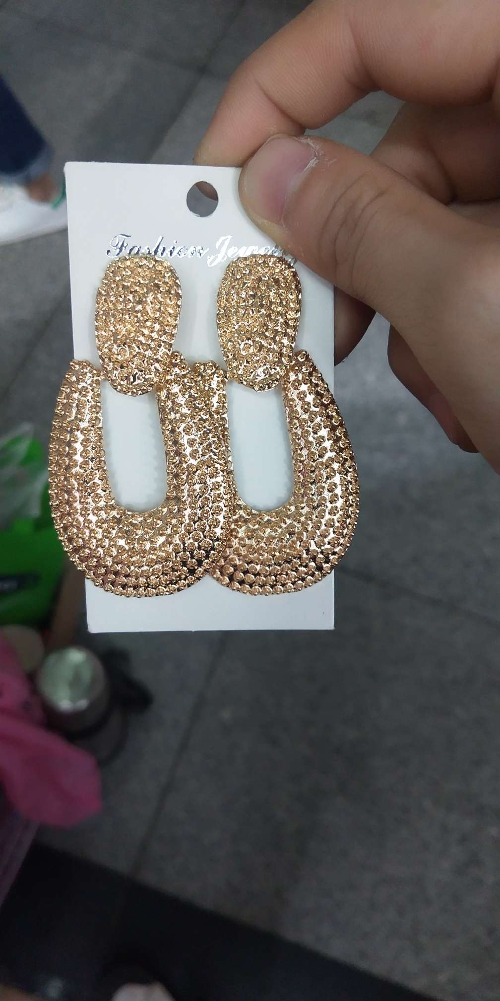 في أحلق القرعة 66 في undefined