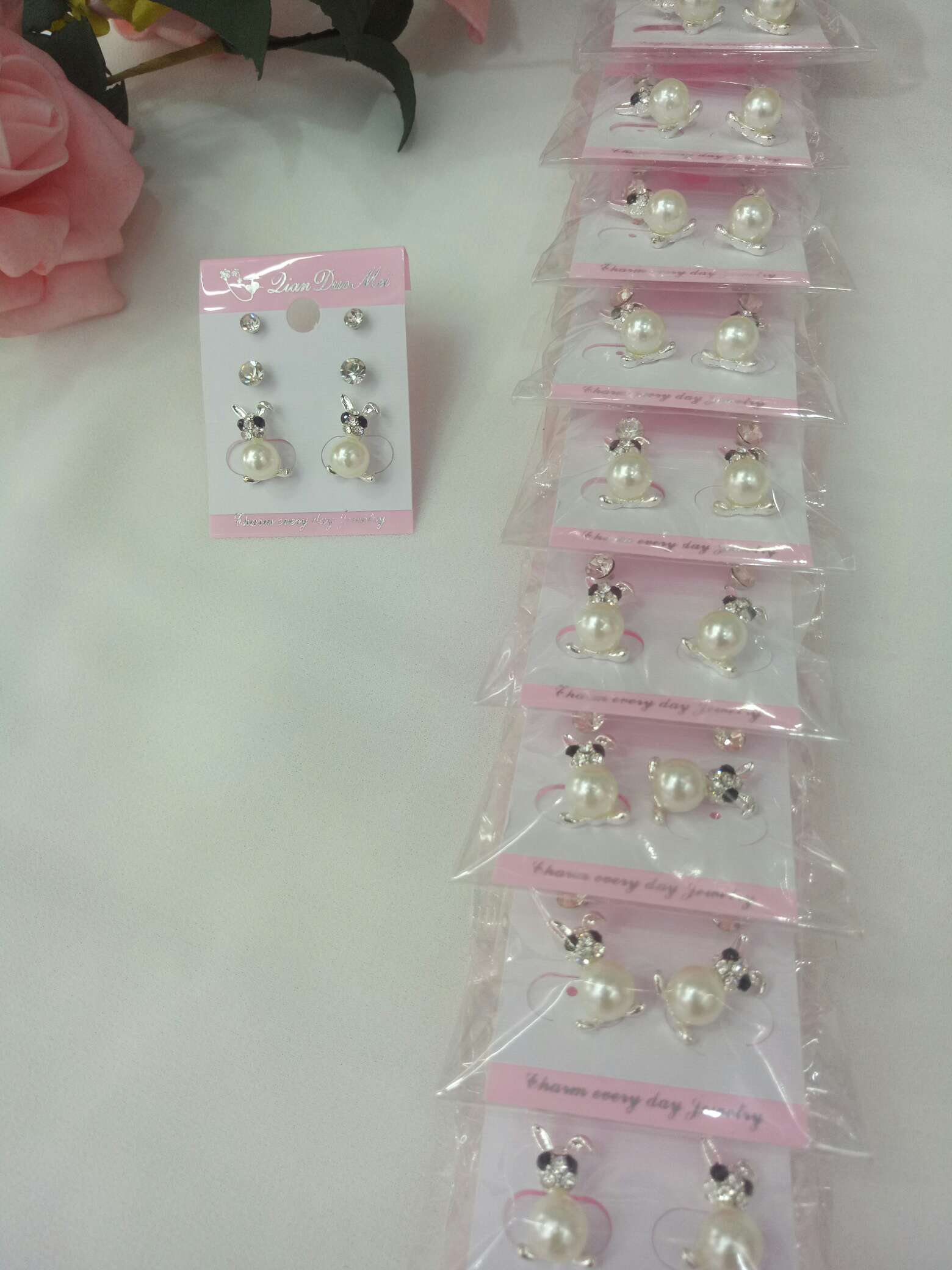 Small Rabbit Pearl Fashion Exquisite Small Earrings Stall Two Yuan Shop Gift Supply details Picture