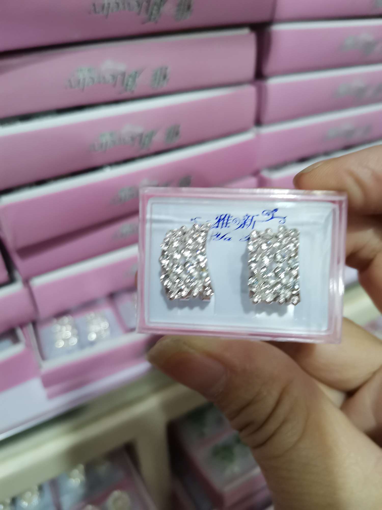 New Korean-style fashionable and stylish women's earrings, simple ear clips, 75 elegant and fresh details Picture