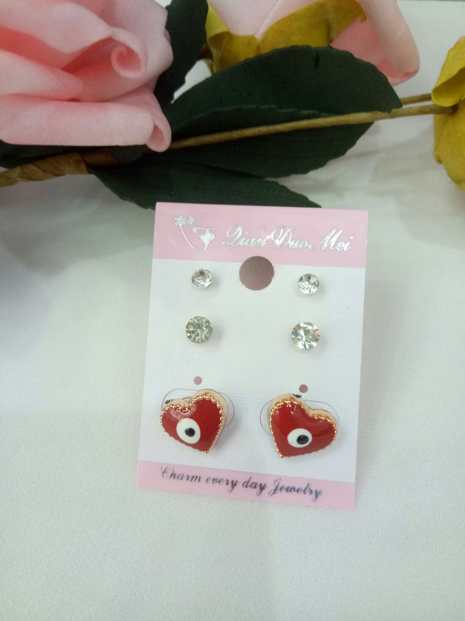 Love Round Eyes Fashion Exquisite Small Earrings Stall Two Yuan Shop Gift Supply Specification drawing