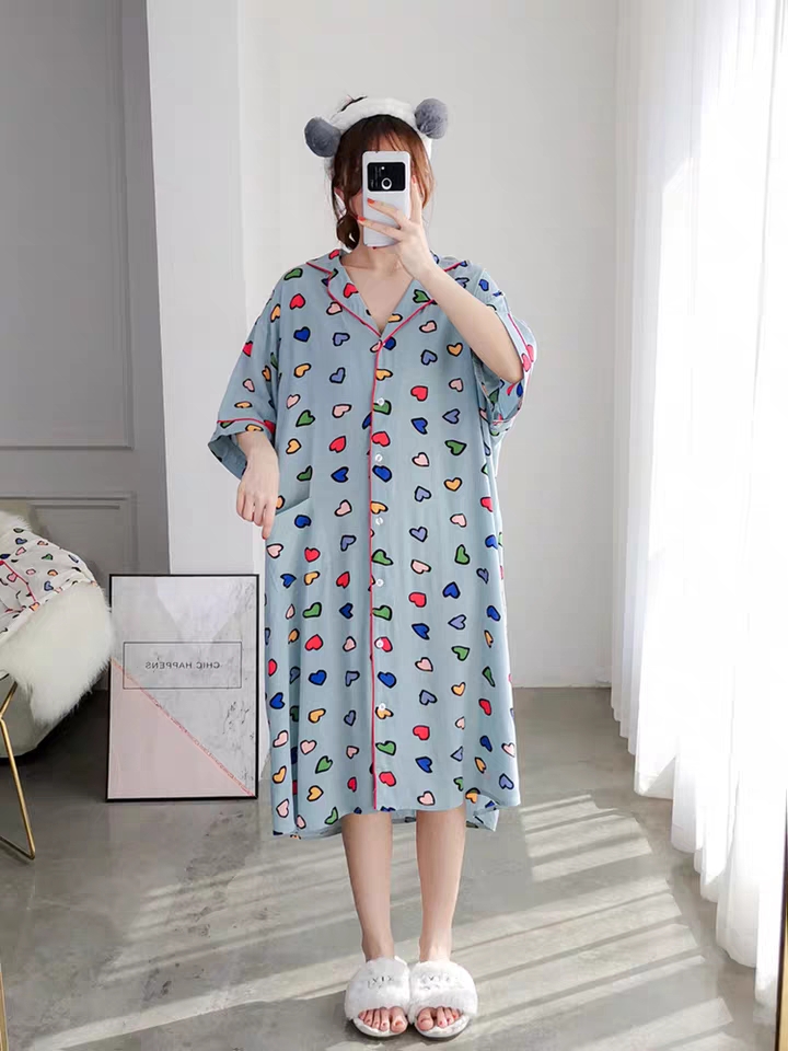 New 2020 Comfortable and loose women's style, oversized cotton and silk short-sleeved long sleeping dress, summer cardigan dress, pajamas, loose for pregnant women, overweight girls, home wear for women, small, medium and large sizes. Color: White, blue details Picture
