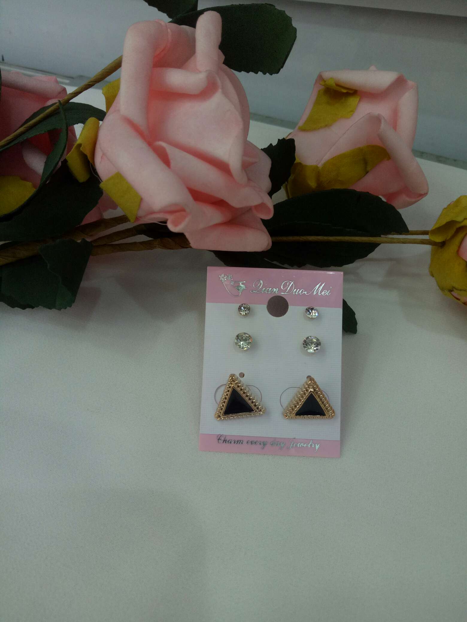 Triangular Korean Version Of Fashion Exquisite Small Earrings Stall Two Yuan Shop Gift Supply Application Scenario
