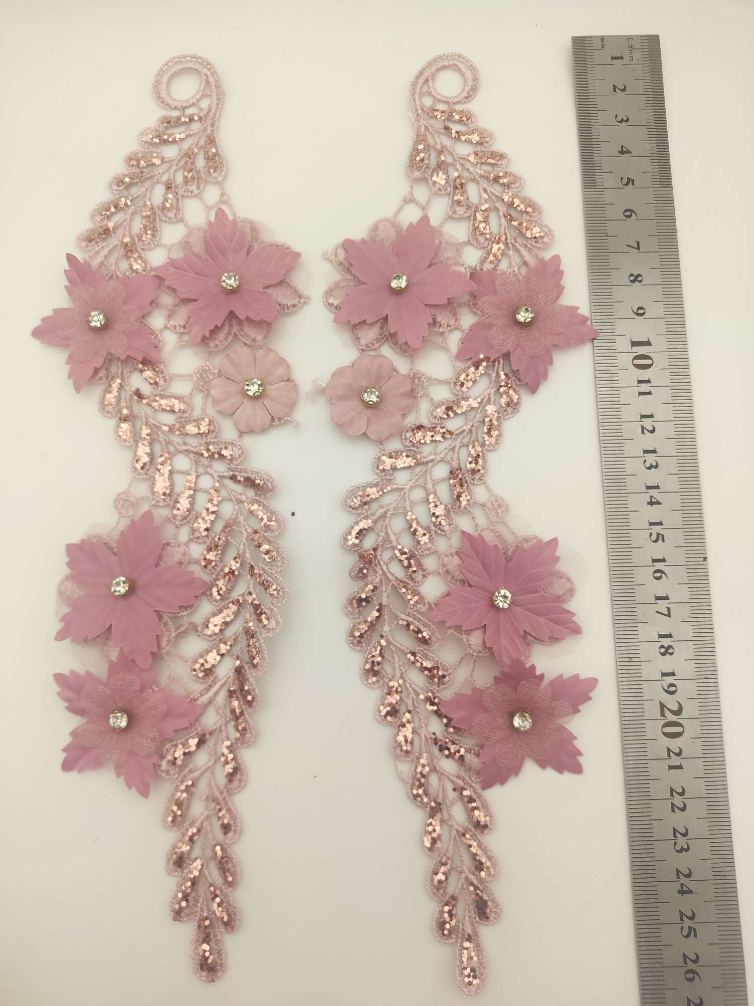 Polyester double-flower hand-stitched beaded flower clothing accessories, DIY decal and powder spraying, gold powder collar flower wedding dress and evening gown decoration 1-17 Application Scenario