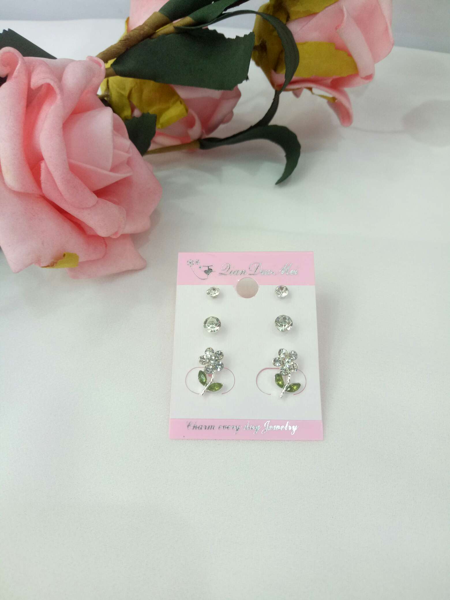 马眼小花时尚精致小耳钉地摊两元店赠品供货