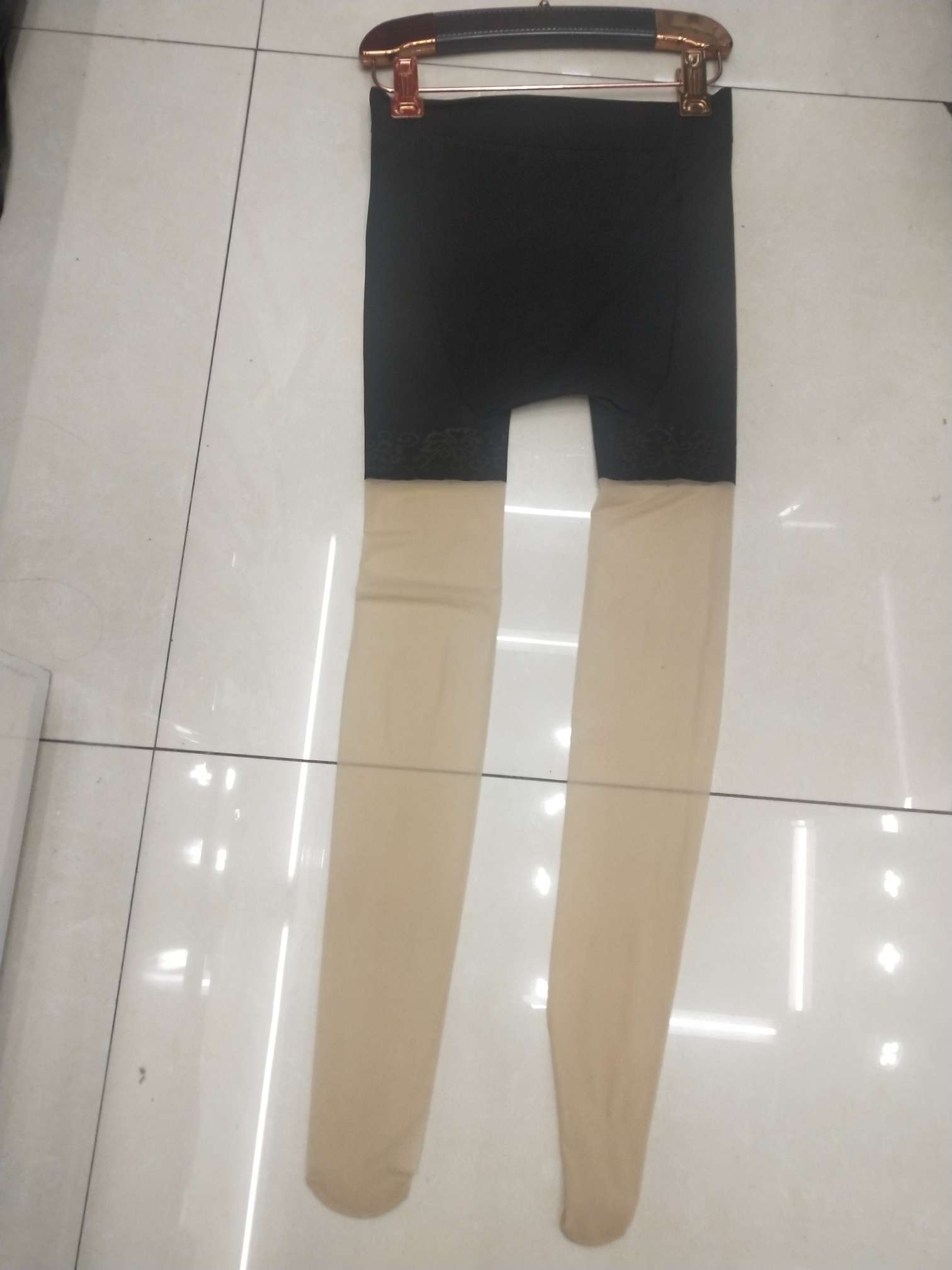 المزيد من السراويل المضادة للذئاب