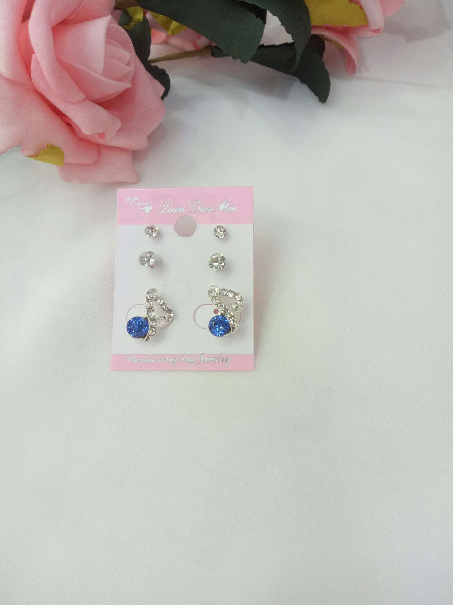 水钻音符时尚精致小耳钉地摊两元店赠品供货