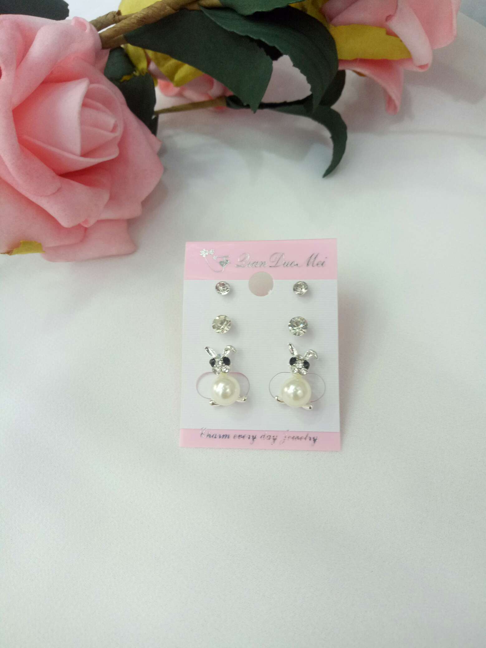Small Rabbit Pearl Fashion Exquisite Small Earrings Stall Two Yuan Shop Gift Supply