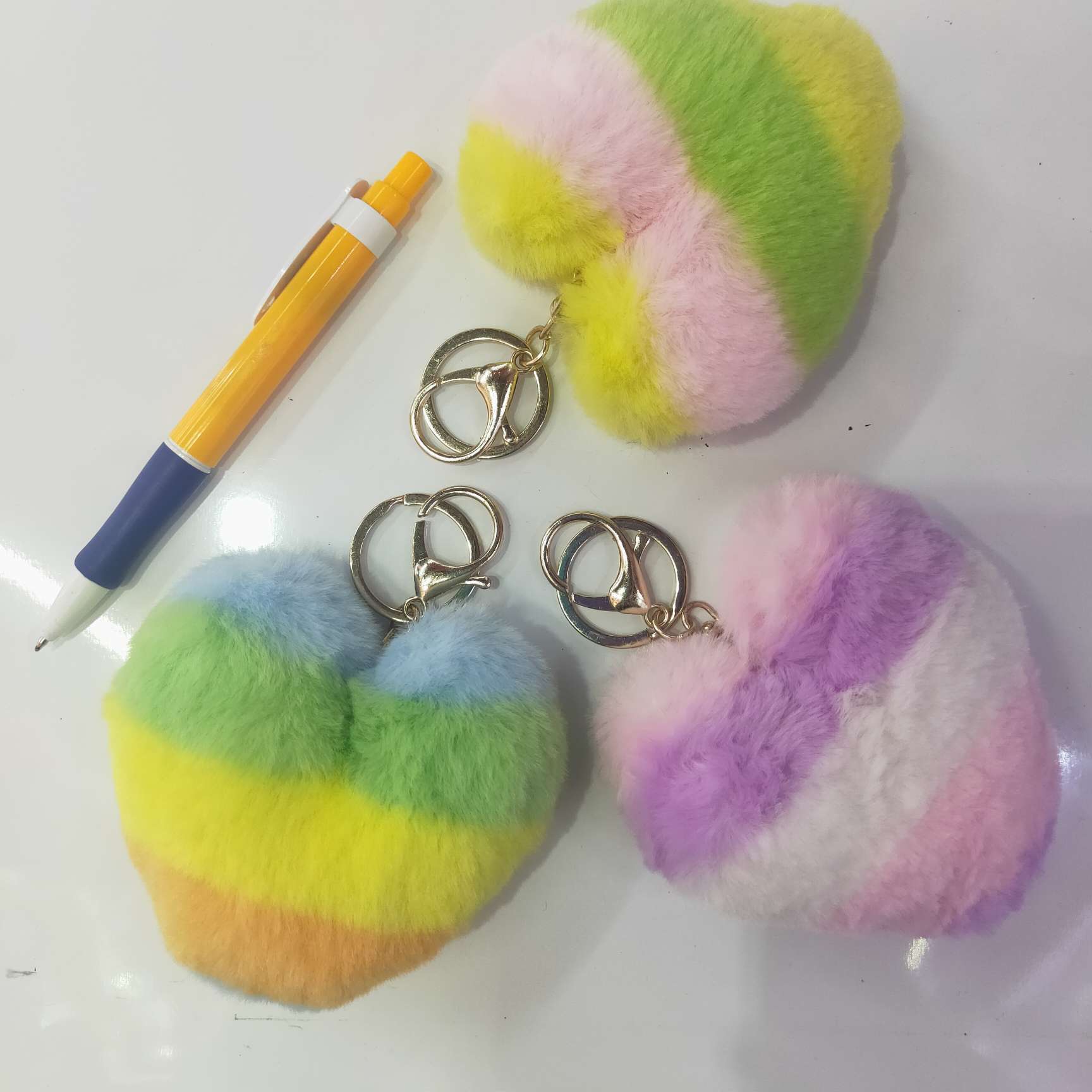 The diameter of the heart key chain is about 10cm high about 9cm