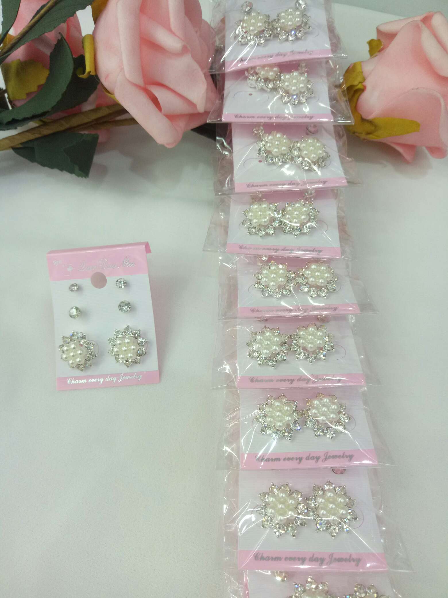 Round Flowers Full Of Diamond Pearls Fashion Exquisite Small Earrings Stall Two Yuan Shop Gift Supply Specification drawing