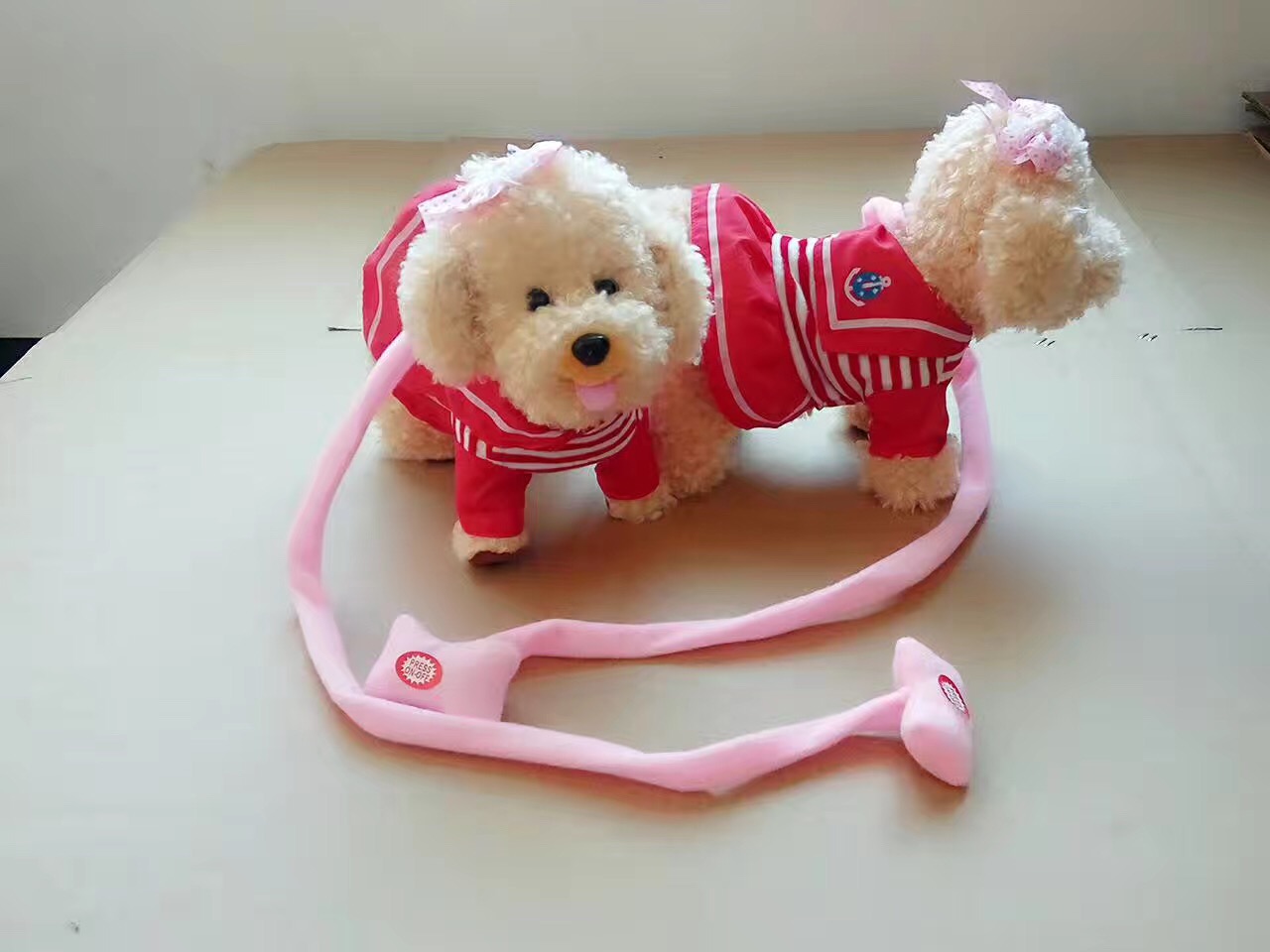 电动小狗毛绒玩具 会走路倒退会叫 讲故事， 益智玩具毛绒狗狗产品图