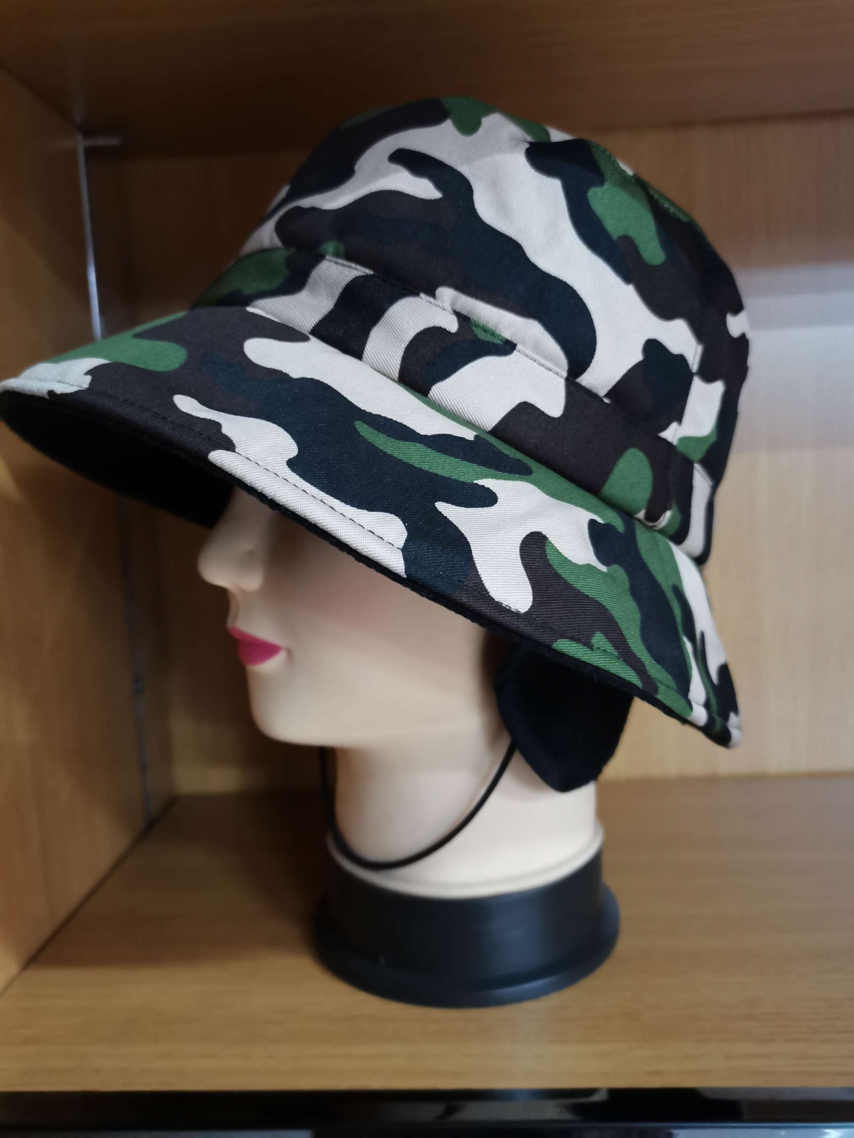 Autumn and winter camouflage ear-protecting fisherman hats, basin hats, sun hats, baseball caps, men's and women's warm winter hats full figure