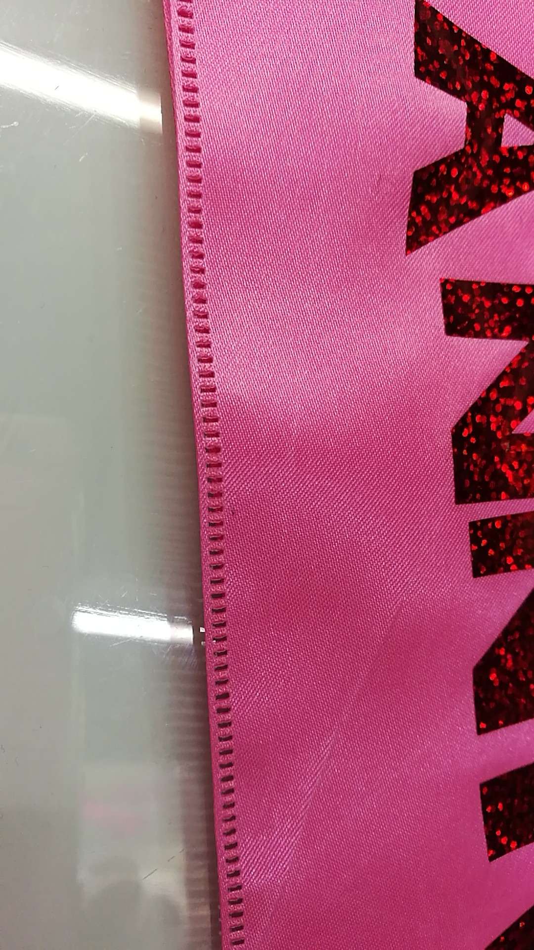 Specializing in the production of gold and silver embossed shoulder straps, etiquette straps, LOGO design, festival balls, parties, Bride parties, bachelor parties, makeup balls, and Bride undefined