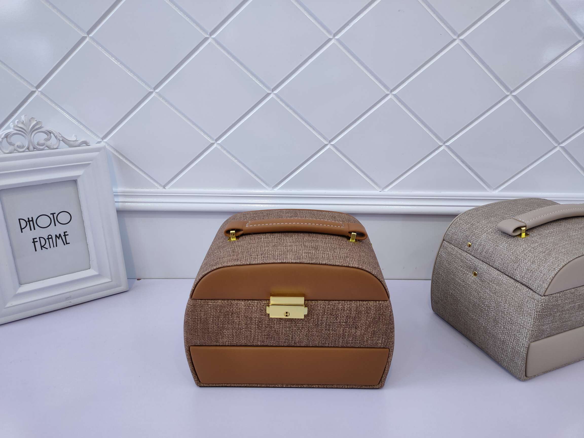 Jinqi Jewelry Box European High Leather Stud Ring Necklace Jewelry Box Accessory Display Box 2020 New Product YM058 Application Scenario